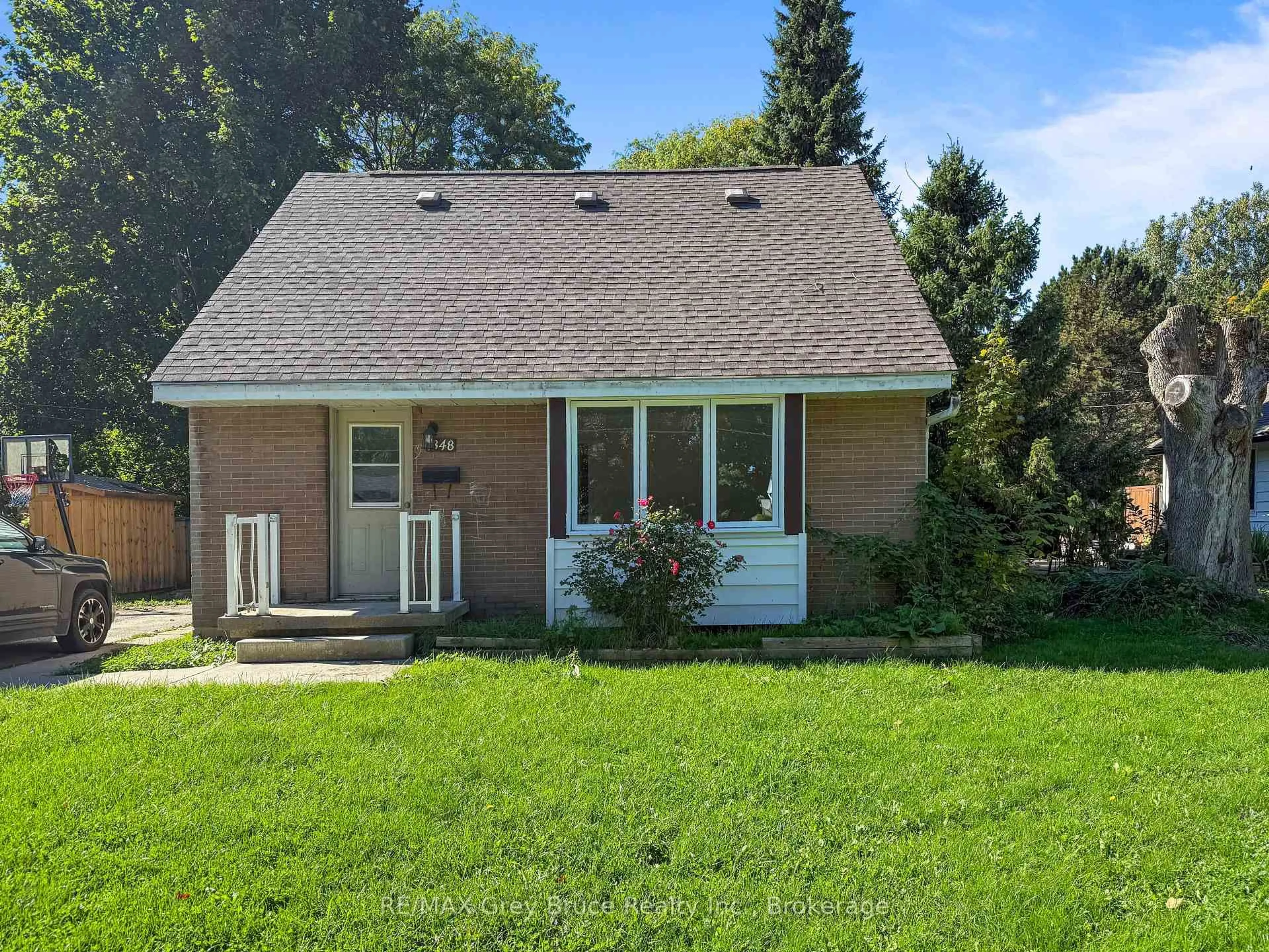 A pic from outside/outdoor area/front of a property/back of a property/a pic from drone, street for 1348 Seventh Ave, Owen Sound Ontario N4K 5M4