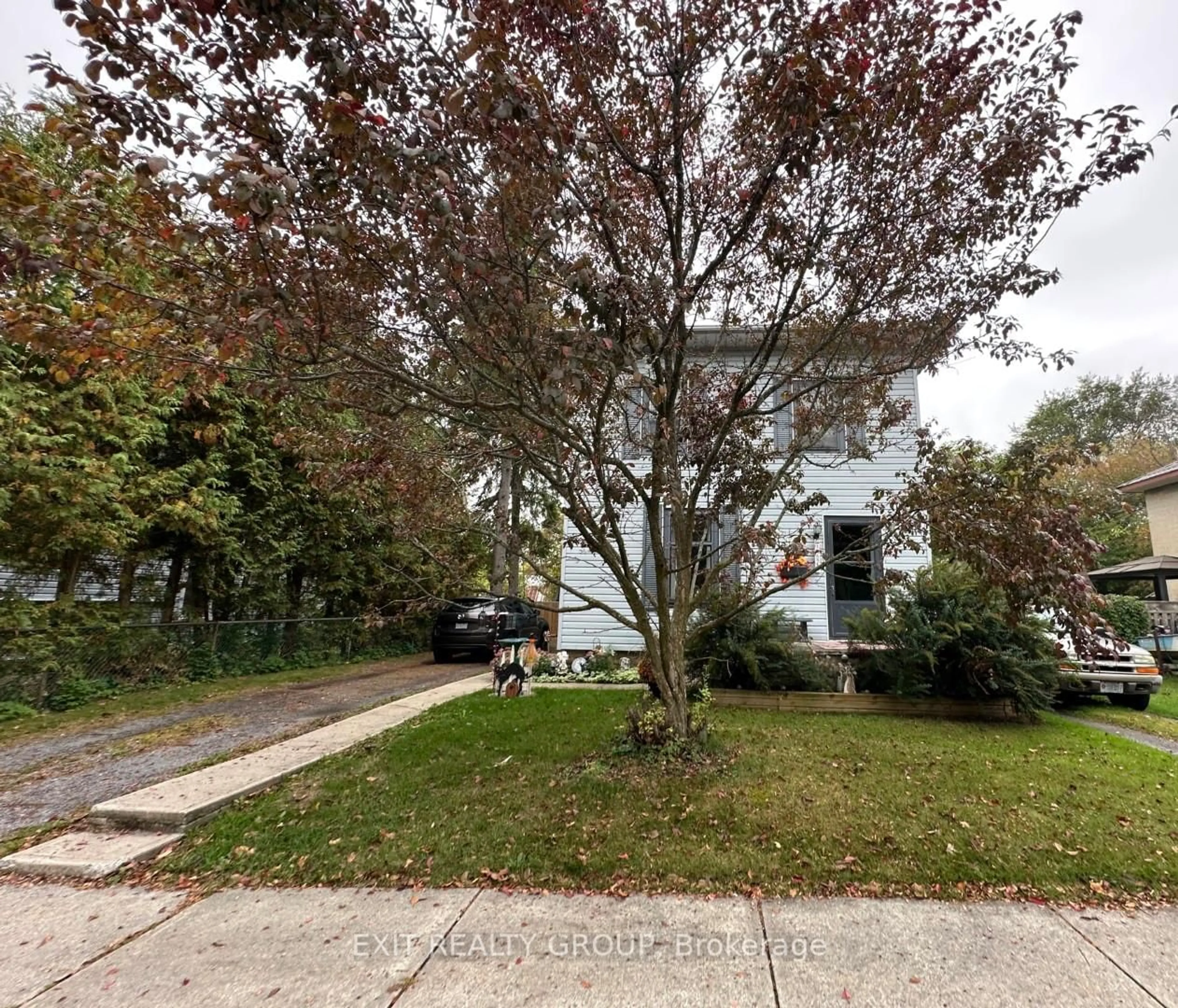 A pic from outside/outdoor area/front of a property/back of a property/a pic from drone, street for 169 Green St, Deseronto Ontario K9A 3W5