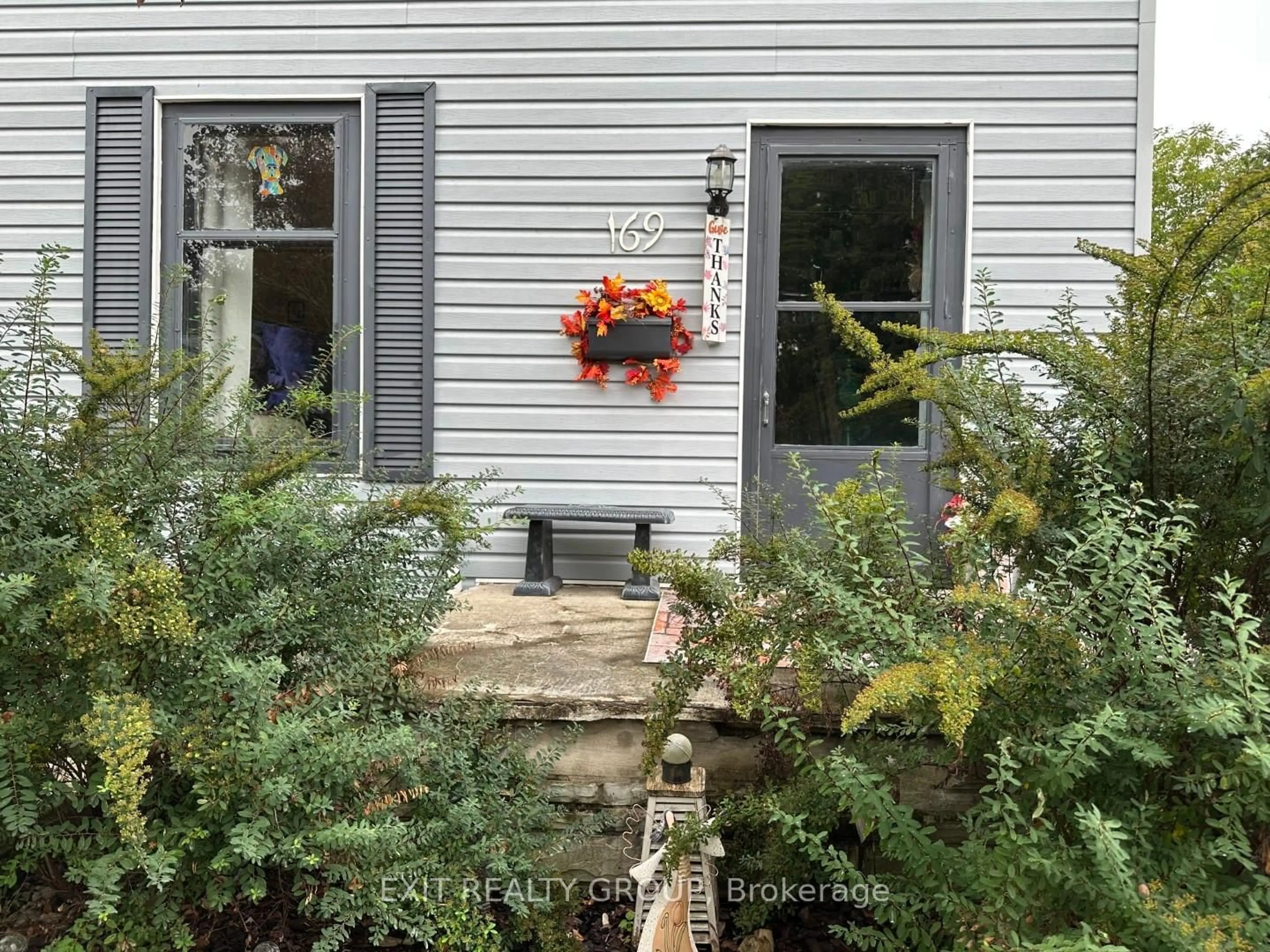 Indoor entryway for 169 Green St, Deseronto Ontario K9A 3W5