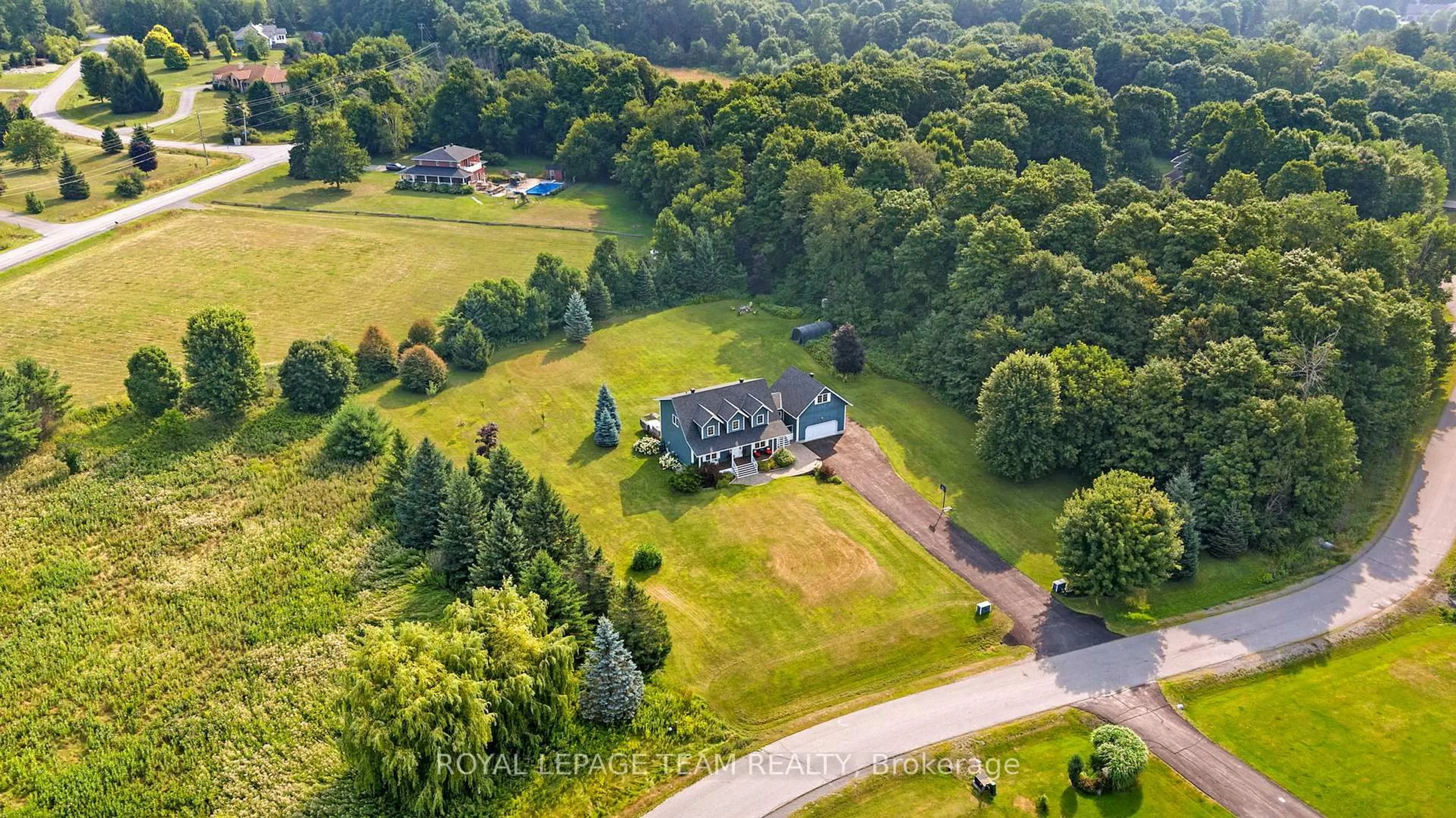 A pic from outside/outdoor area/front of a property/back of a property/a pic from drone, unknown for 117 Lady Lochead Lane, Carp Ontario K0A 1L0