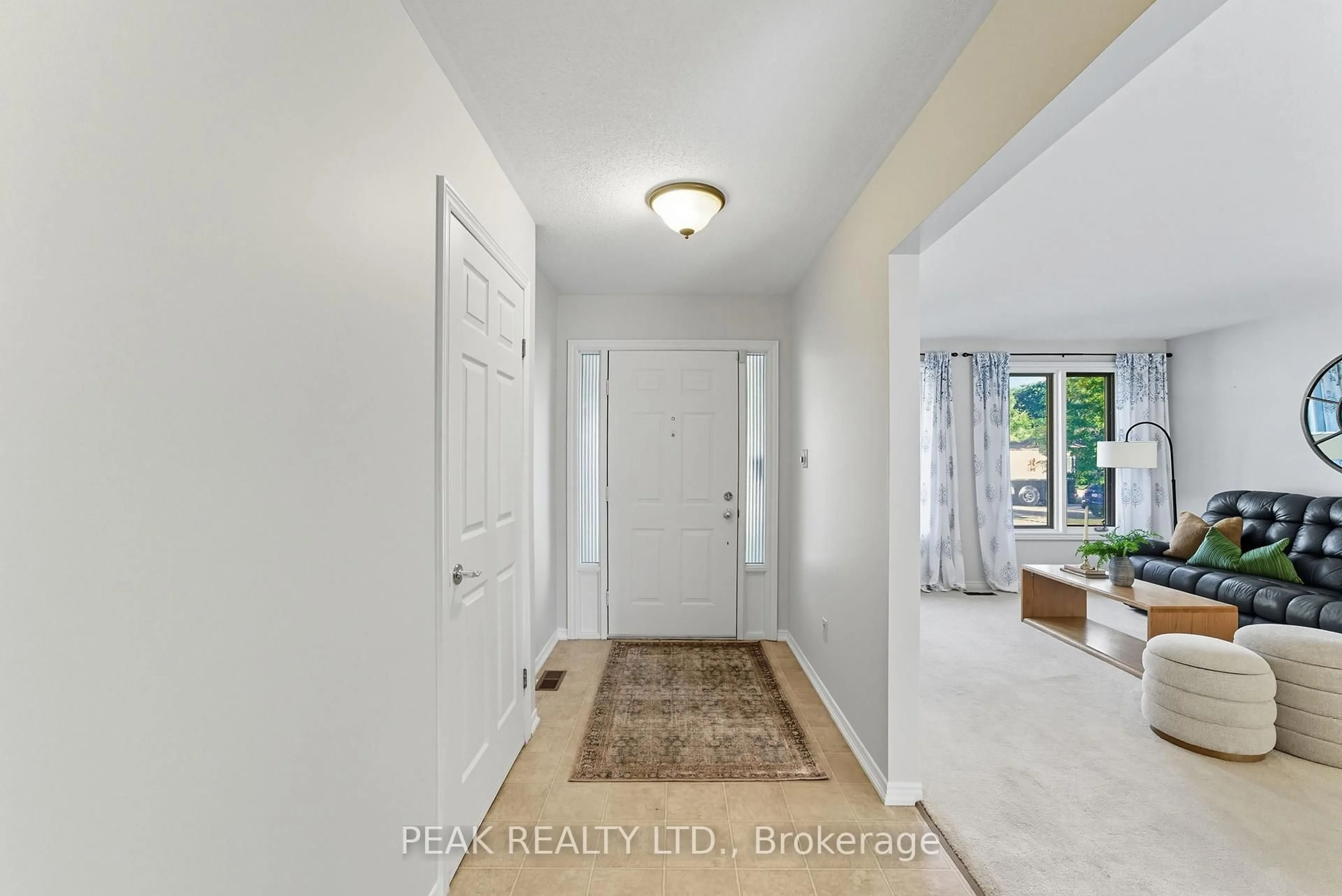 Indoor entryway for 31 Belaire Rd, Brantford Ontario N3R 6Z3