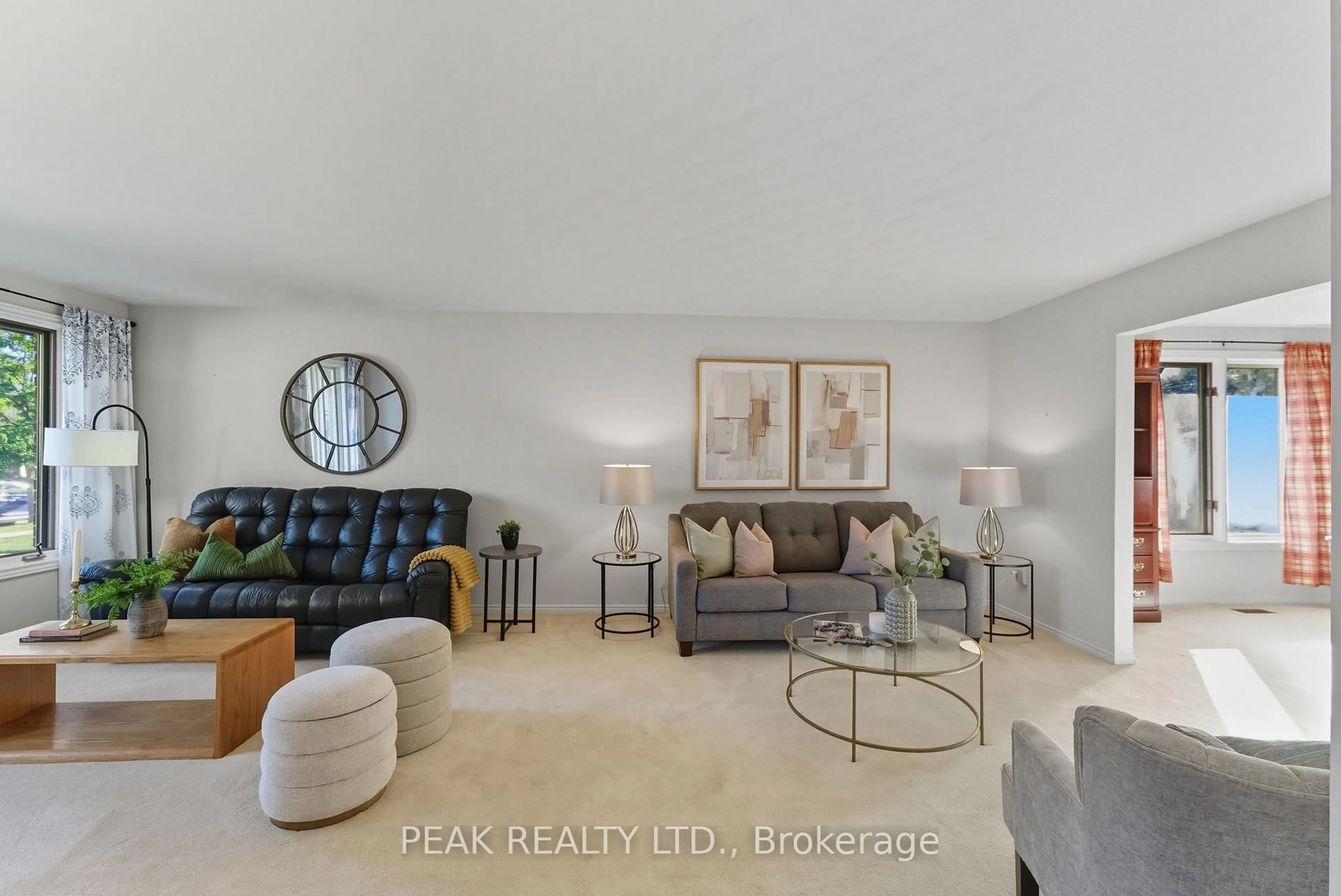 Living room with furniture, unknown for 31 Belaire Rd, Brantford Ontario N3R 6Z3