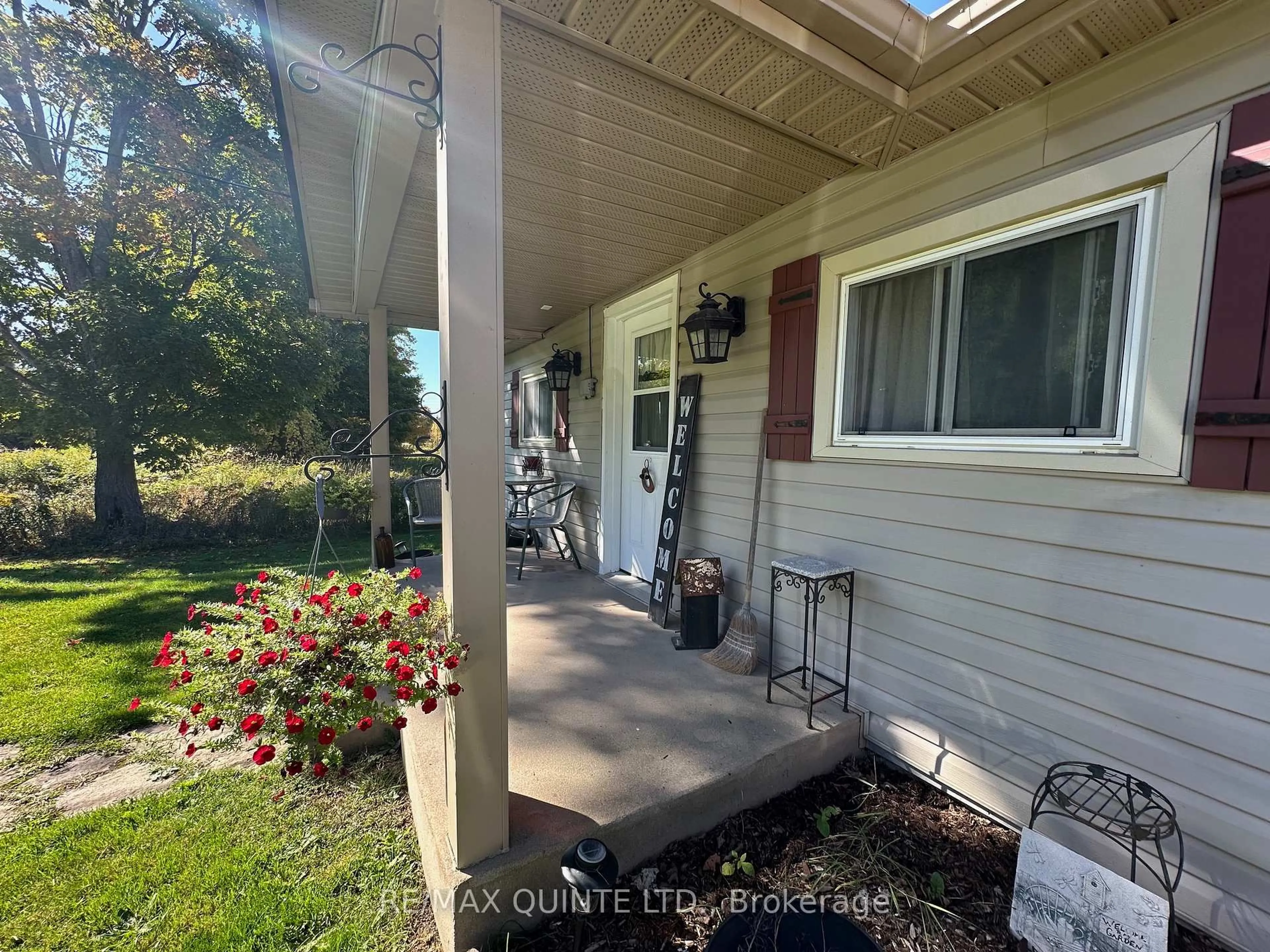 Unknown for 33 Centre Line Rd, Limoges Ontario K0K 2M0