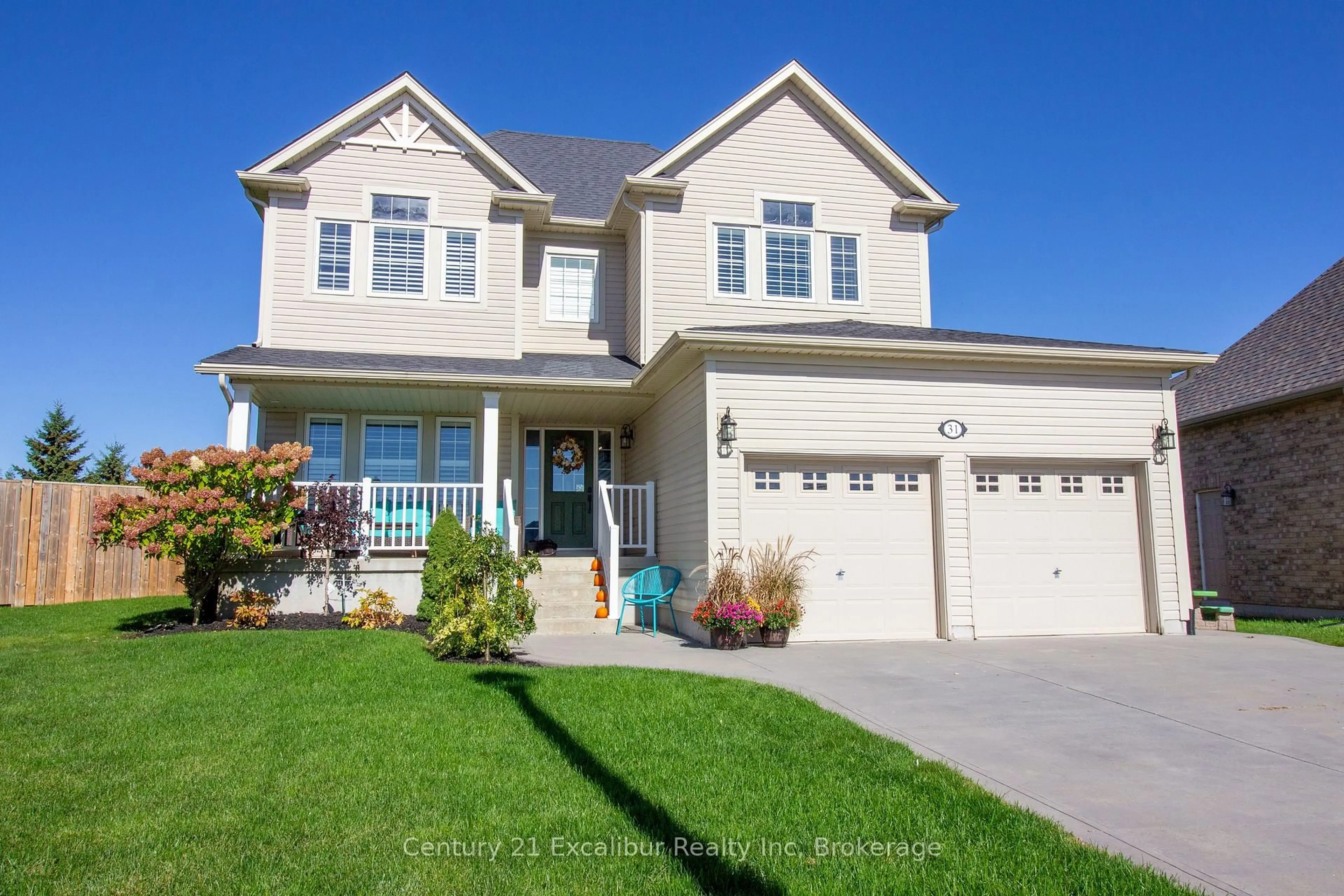 Home with vinyl exterior material, street for 31 Aitken Crt, Centre Wellington Ontario N1M 0C8