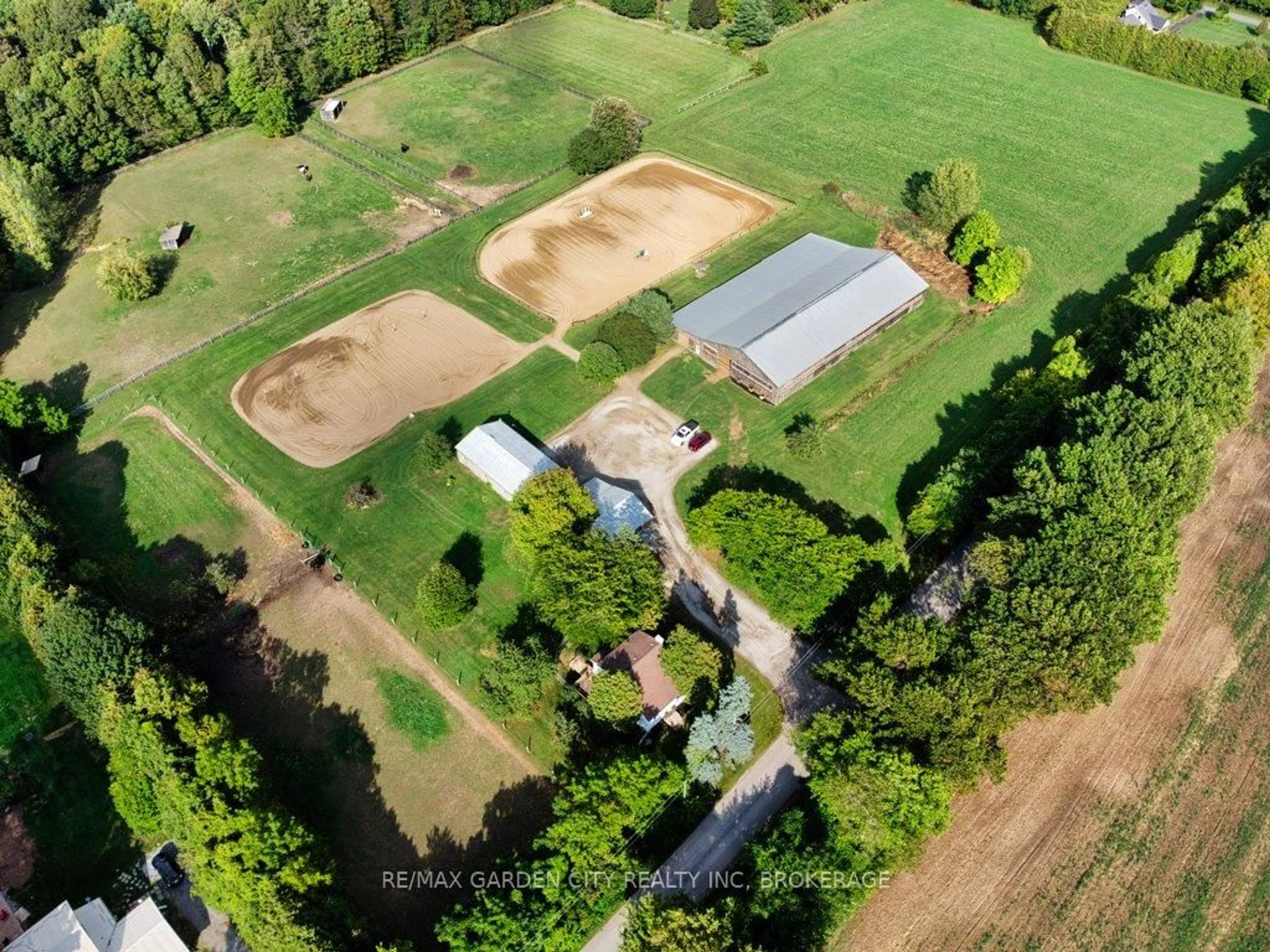 A pic from outside/outdoor area/front of a property/back of a property/a pic from drone, building for 503 Metler Rd, Pelham Ontario L0S 1M0