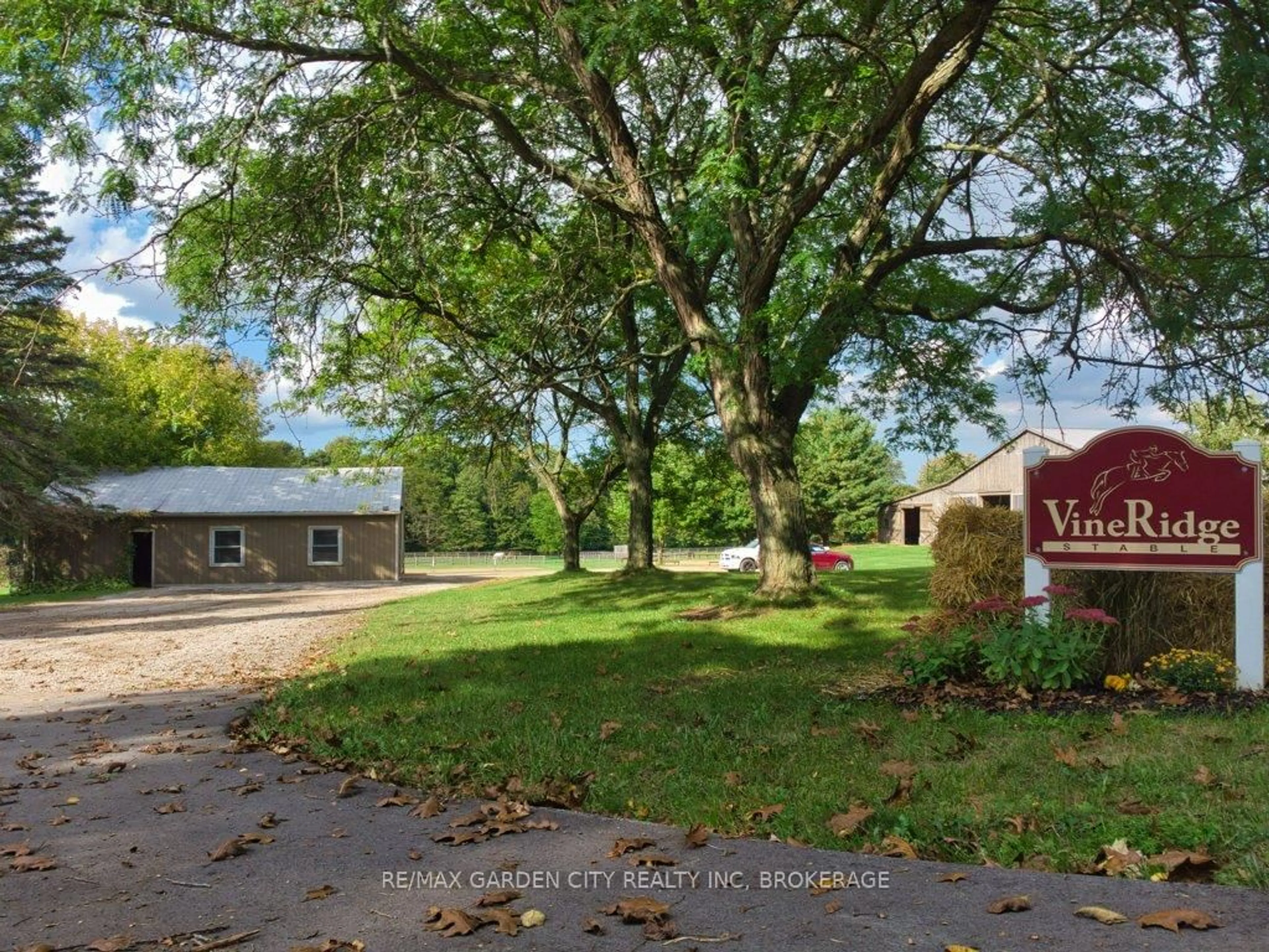 A pic from outside/outdoor area/front of a property/back of a property/a pic from drone, street for 503 Metler Rd, Pelham Ontario L0S 1M0