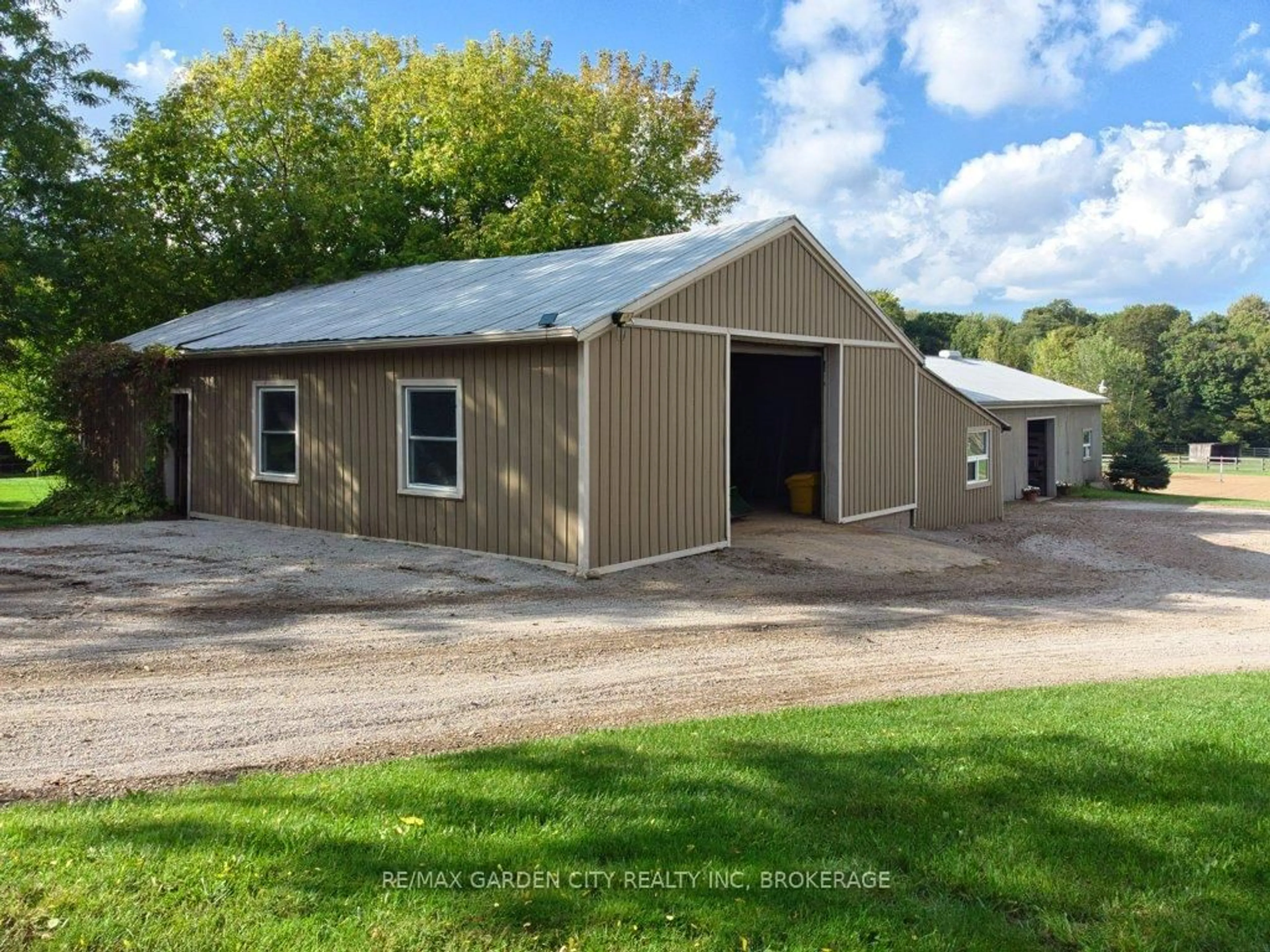 A pic from outside/outdoor area/front of a property/back of a property/a pic from drone, building for 503 Metler Rd, Pelham Ontario L0S 1M0