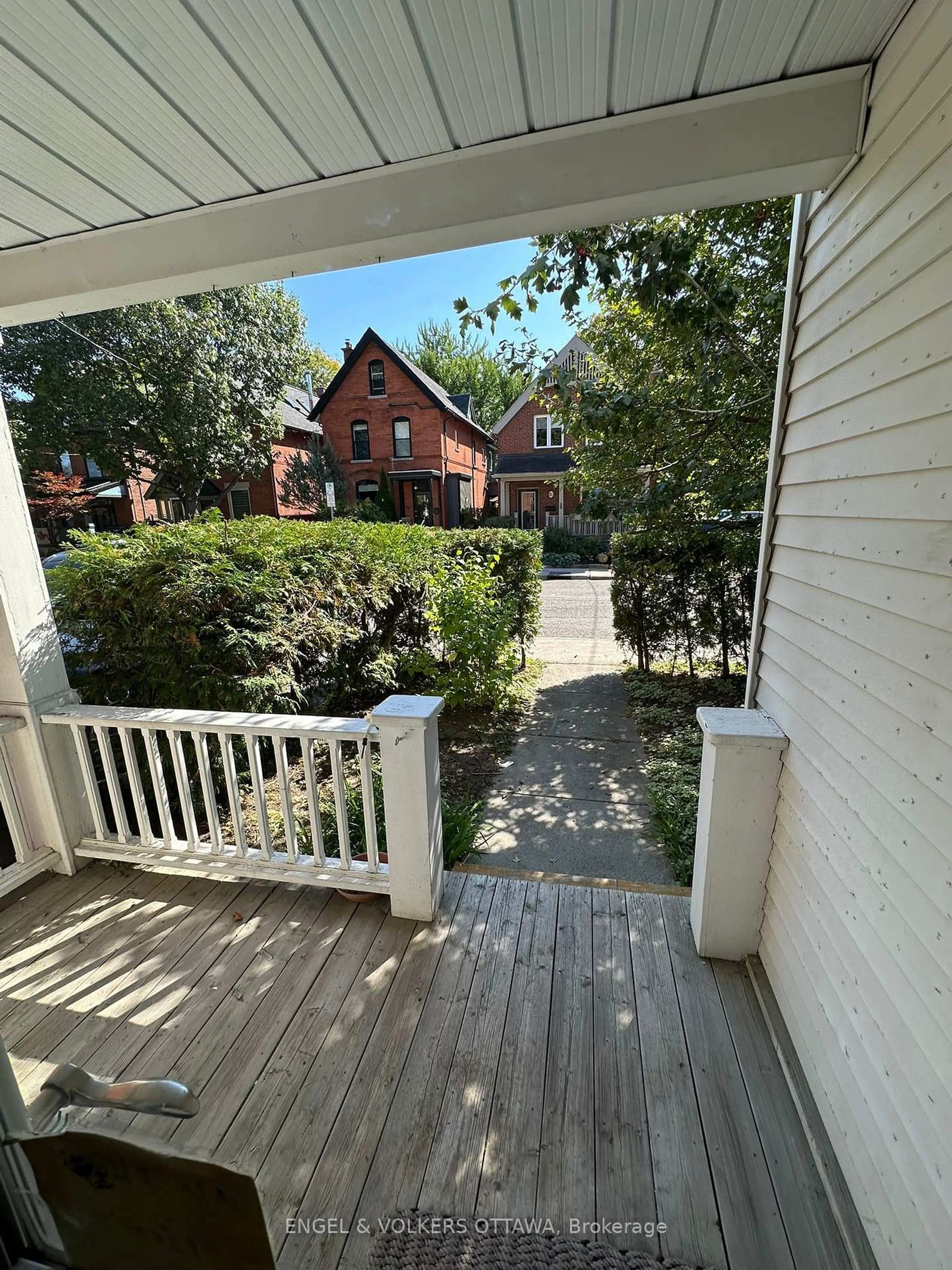 A pic from outside/outdoor area/front of a property/back of a property/a pic from drone, city buildings view from balcony for 89 Waverley St, Ottawa Ontario K2P 0V1