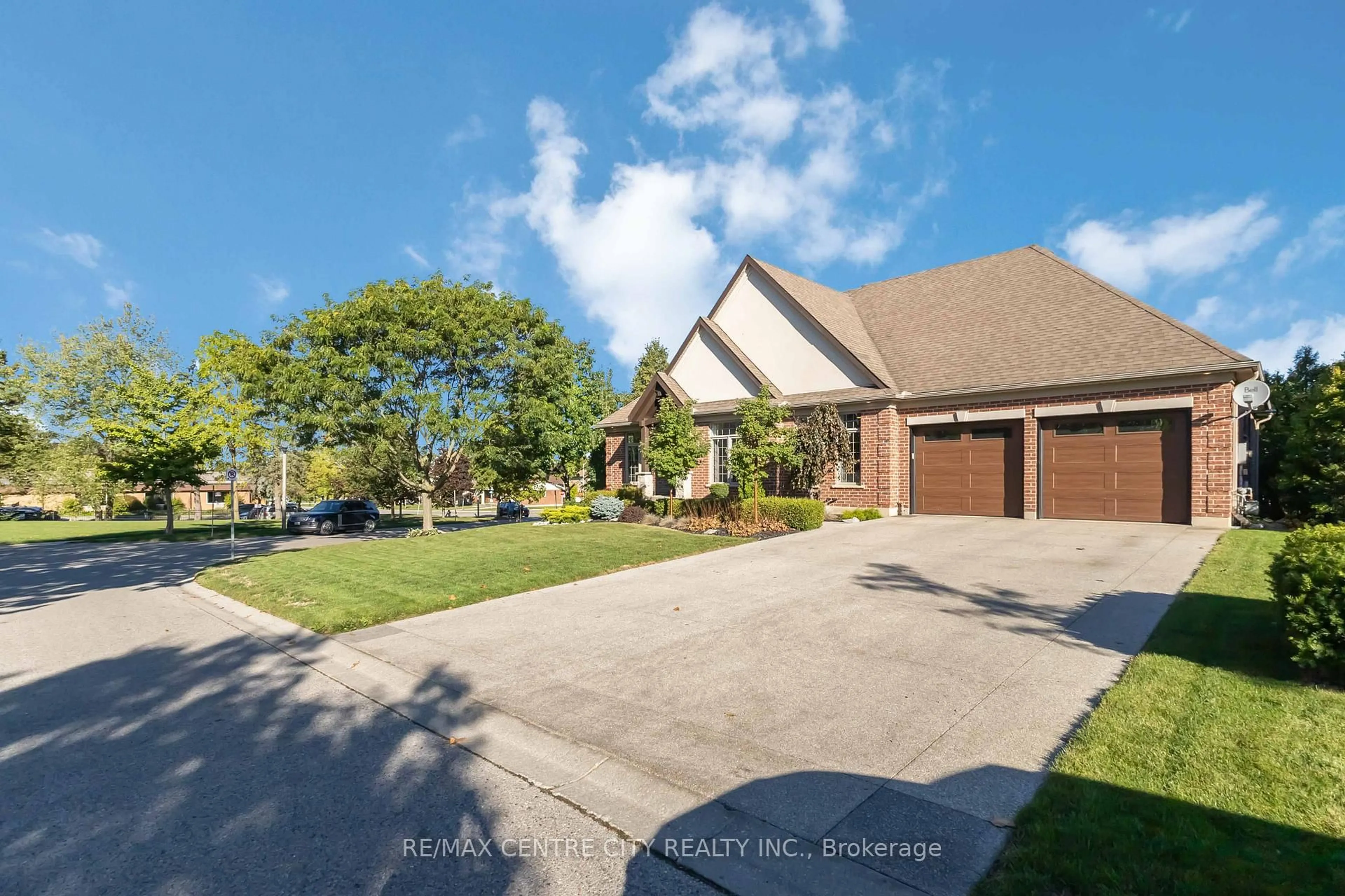 A pic from outside/outdoor area/front of a property/back of a property/a pic from drone, street for 7 Mary Bucke St, St. Thomas Ontario N5R 5L7