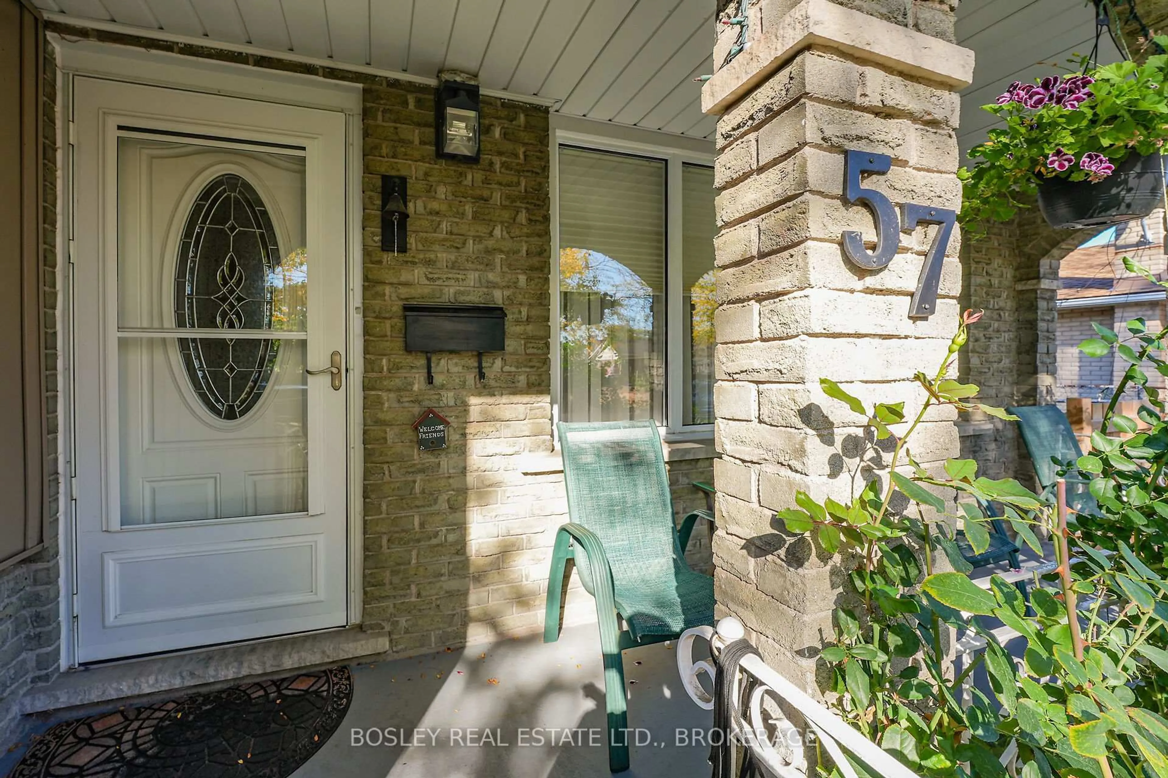 Indoor entryway for 57 Meredith Dr, St. Catharines Ontario L2M 6R5