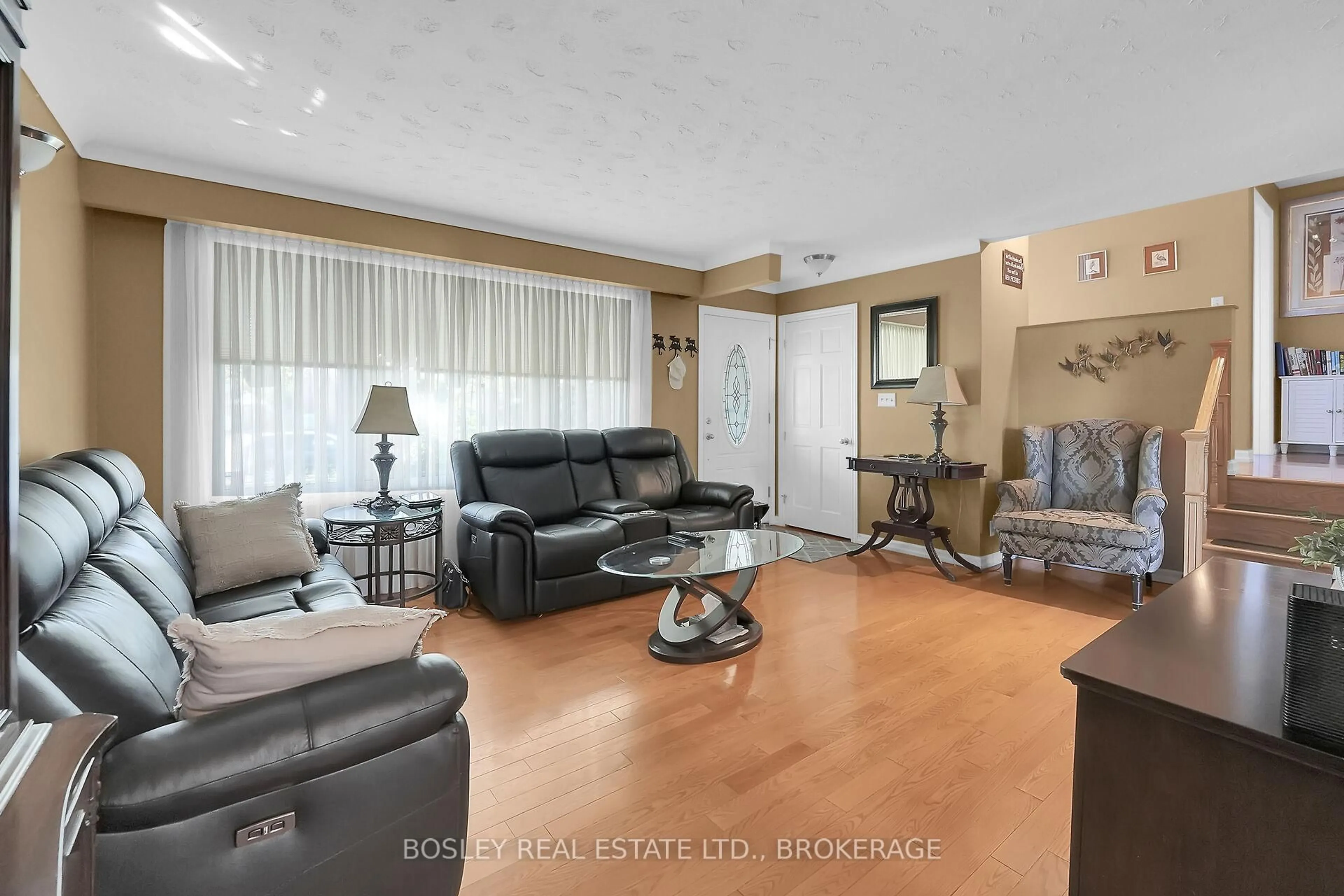 Living room with furniture, unknown for 57 Meredith Dr, St. Catharines Ontario L2M 6R5
