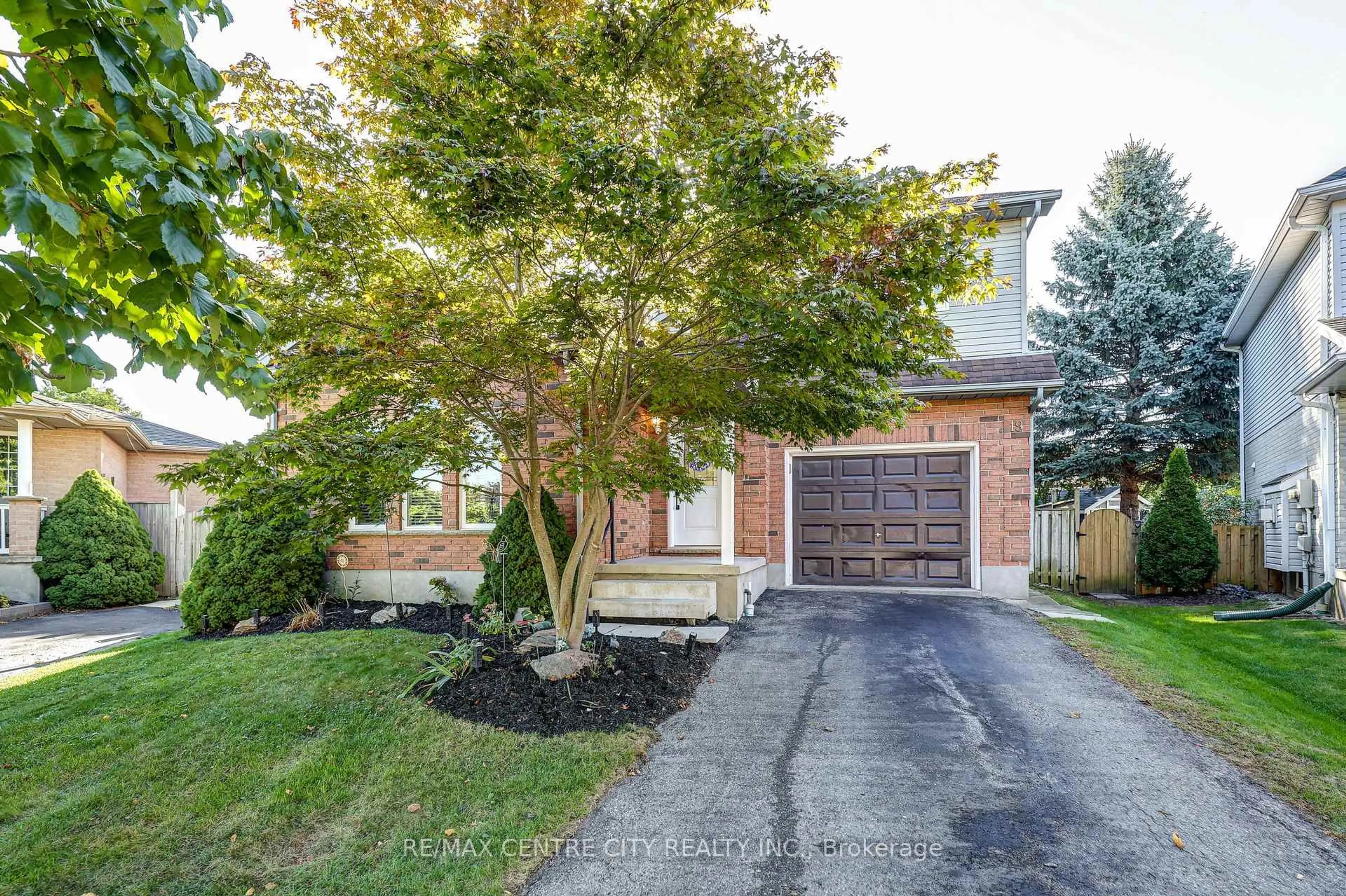 Home with brick exterior material, street for 19 Lyford Crt, St. Thomas Ontario N5R 6C6