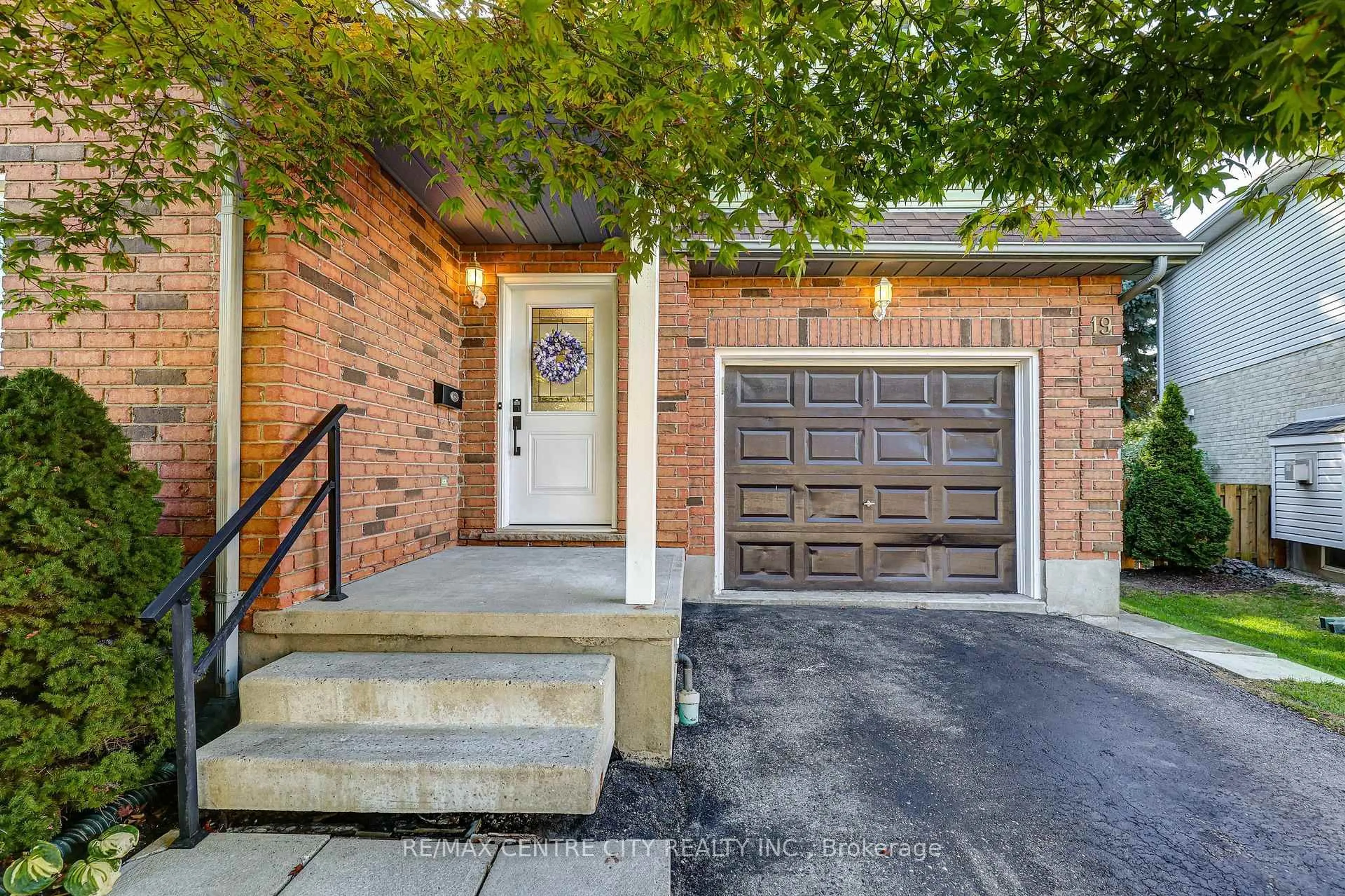 Home with brick exterior material, street for 19 Lyford Crt, St. Thomas Ontario N5R 6C6