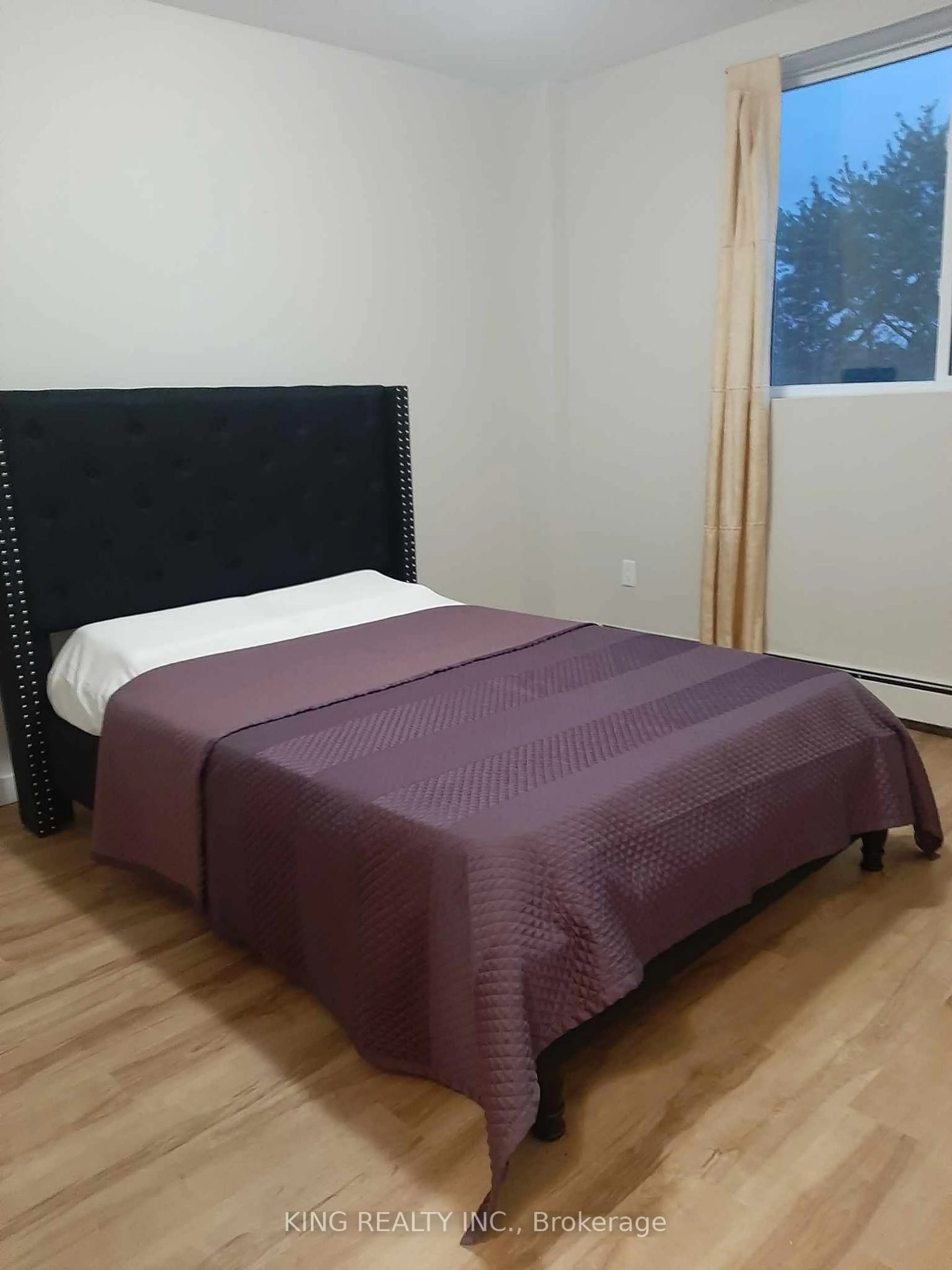 Bedroom with bed, unknown for 563 MORNINGTON Ave #302, London East Ontario N5Y 4T8