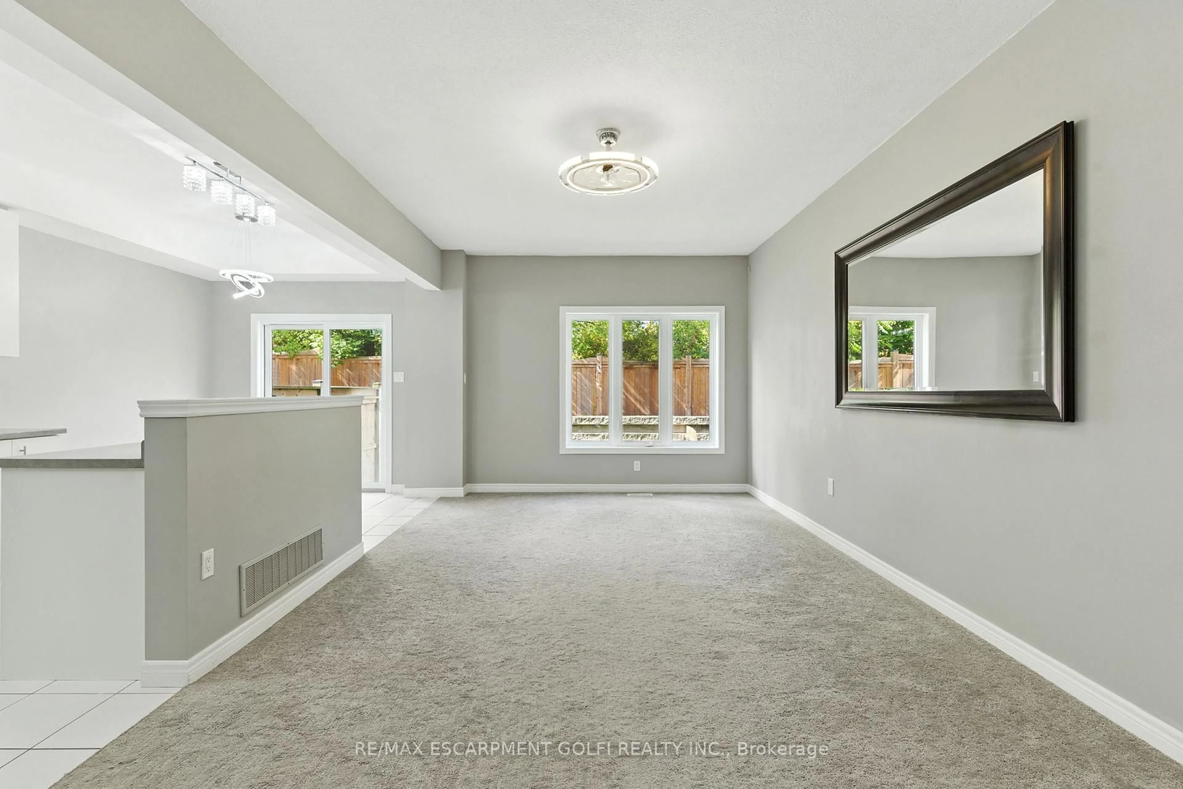 Indoor entryway for 17 Dennis Dr, West Lincoln Ontario L0R 2A0