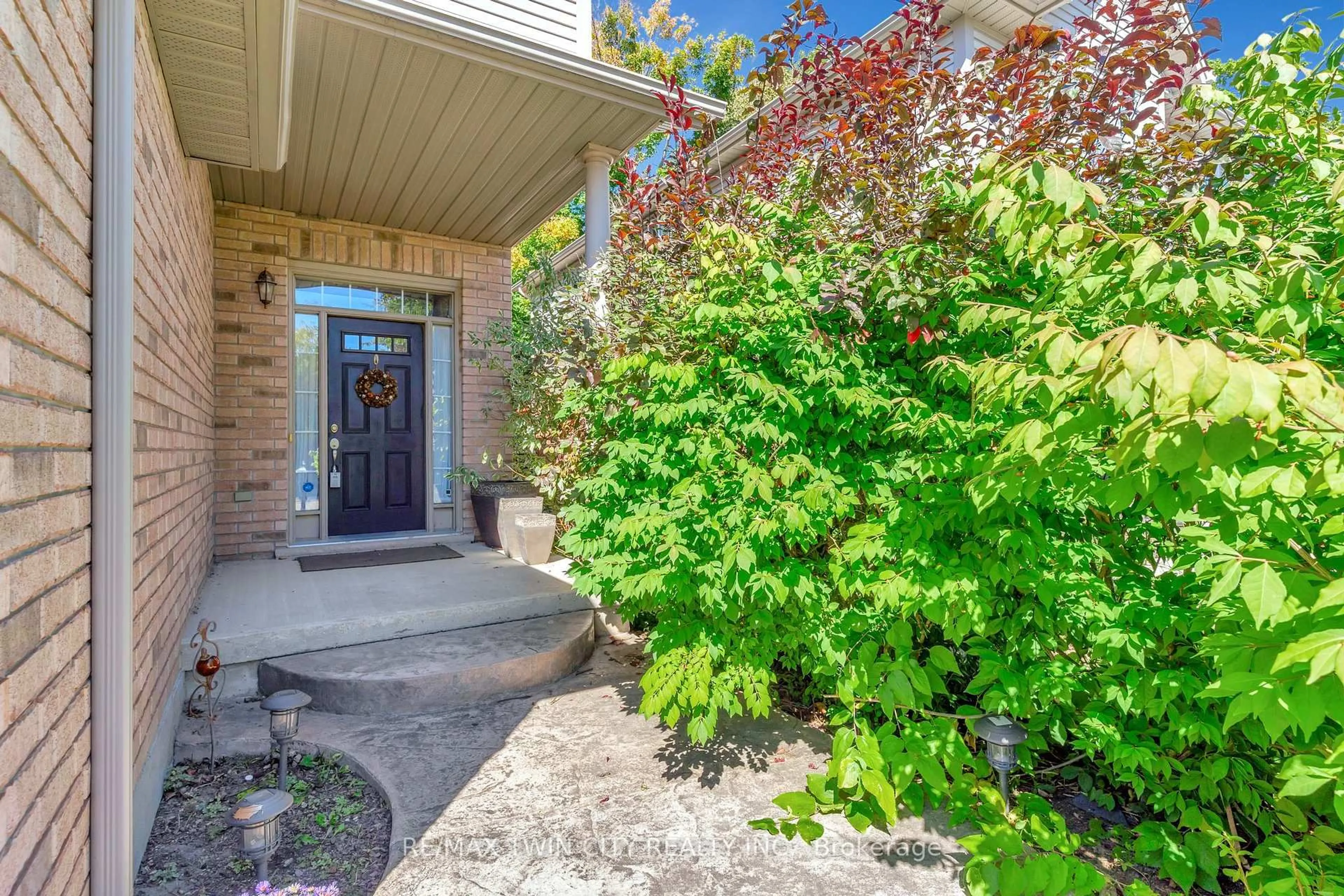 Indoor entryway for 357 Auburn Dr, Waterloo Ontario N2K 4P3