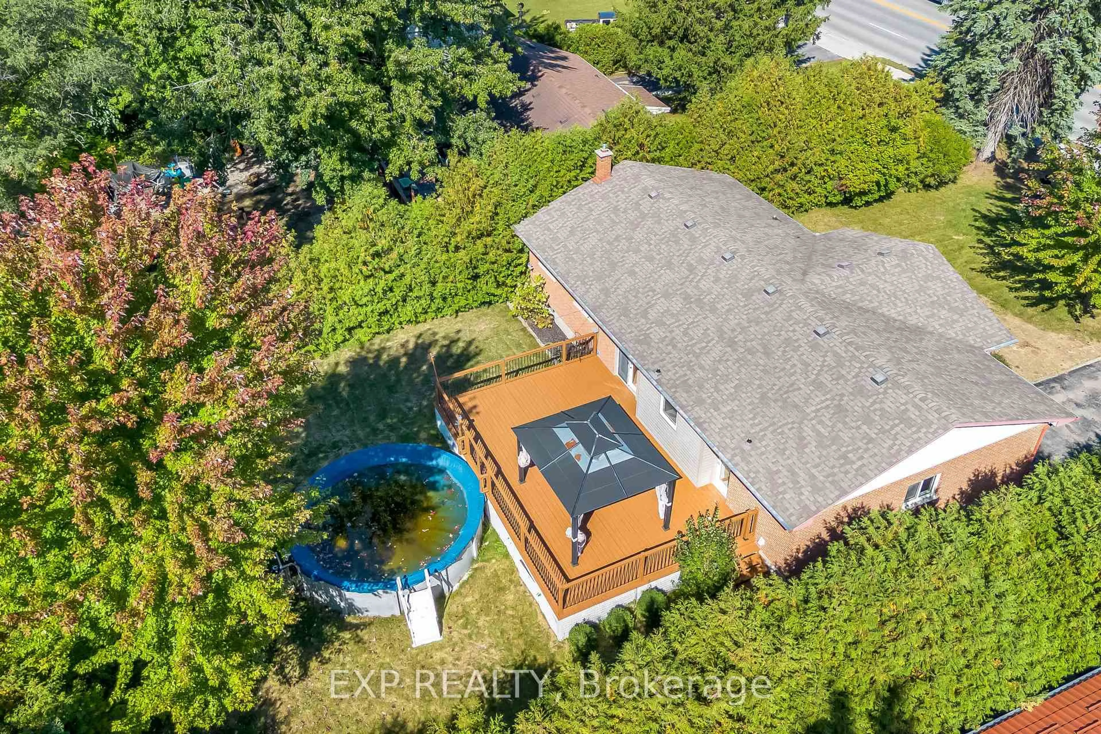A pic from outside/outdoor area/front of a property/back of a property/a pic from drone, water/lake/river/ocean view for 348 Caradoc St, Strathroy-Caradoc Ontario N7G 2P4