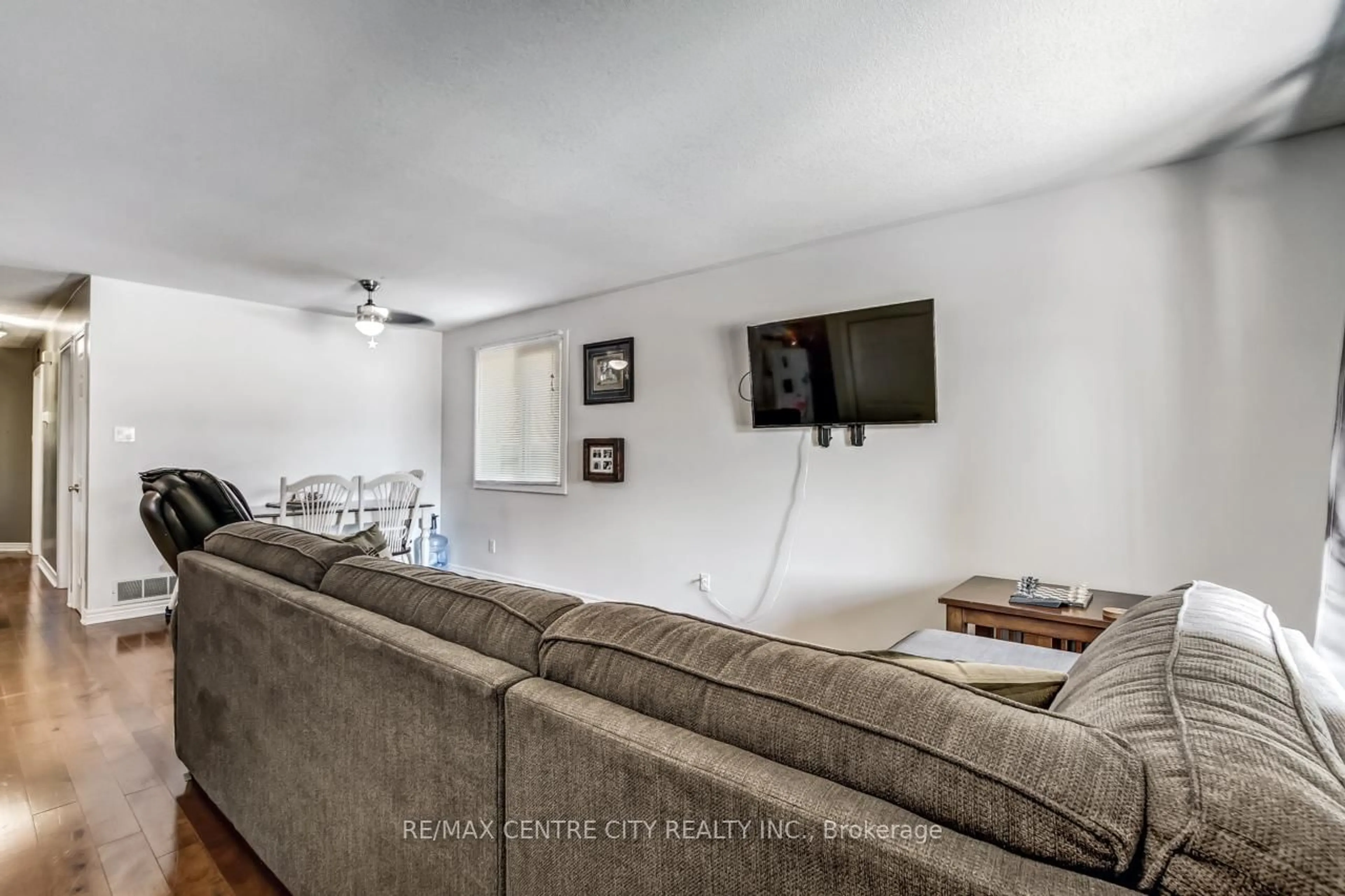 Living room with furniture, unknown for 557 Wellington St, St. Thomas Ontario N5R 6G2