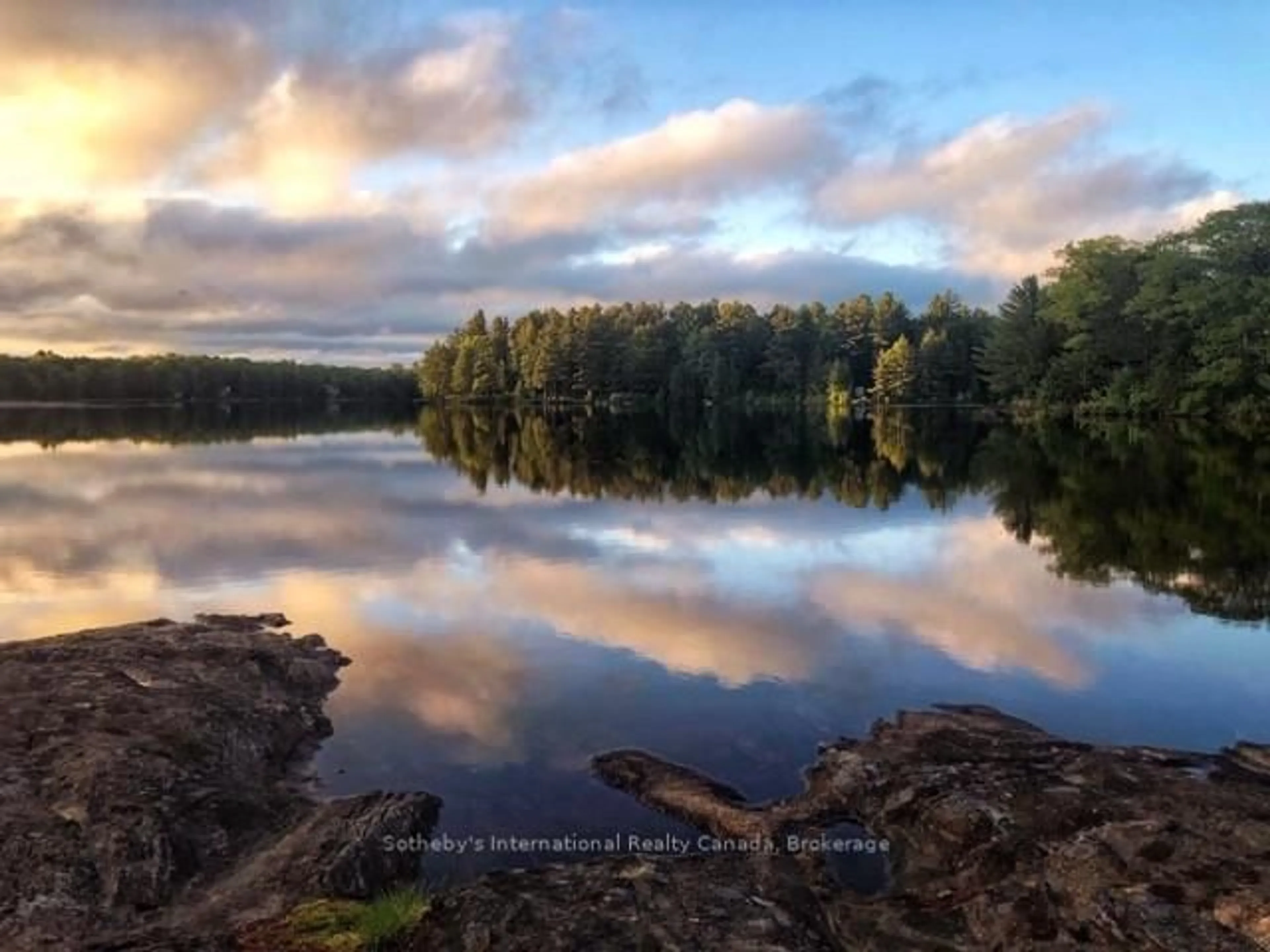 Blurry image for 463 Otter Lake Rd, Huntsville Ontario P1H 2J3