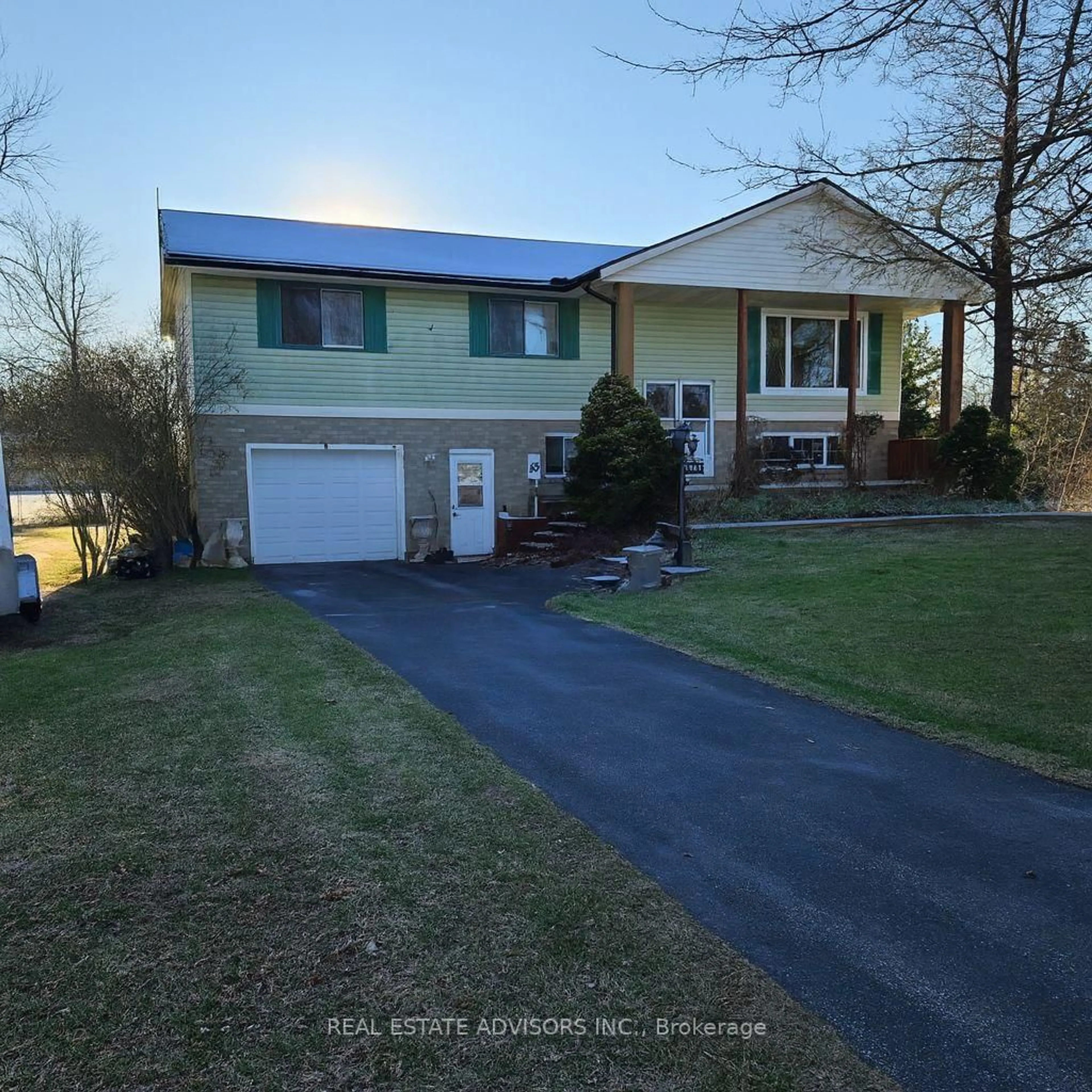 A pic from outside/outdoor area/front of a property/back of a property/a pic from drone, street for 1069 Bird Rd, Haldimand Ontario N1A 2W2