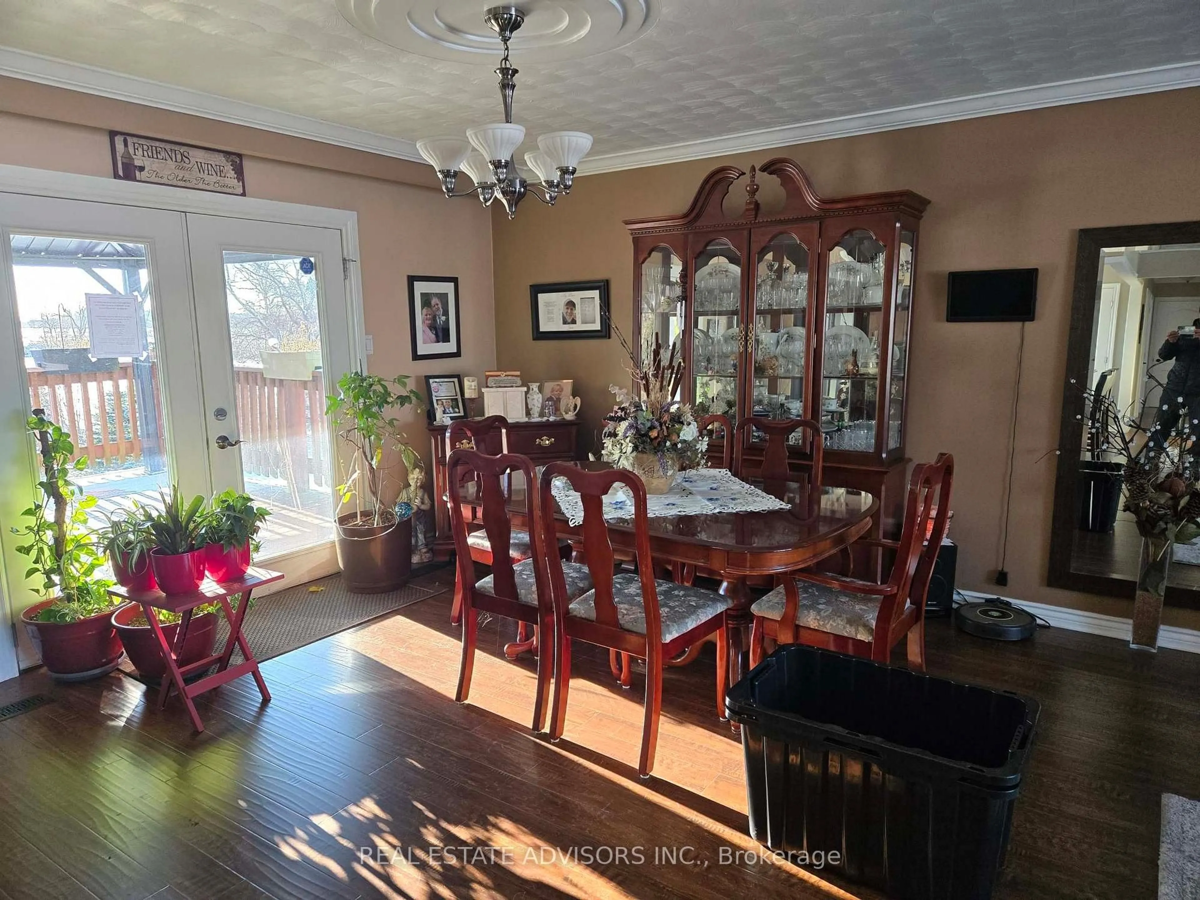 Dining room, wood/laminate floor for 1069 Bird Rd, Haldimand Ontario N1A 2W2