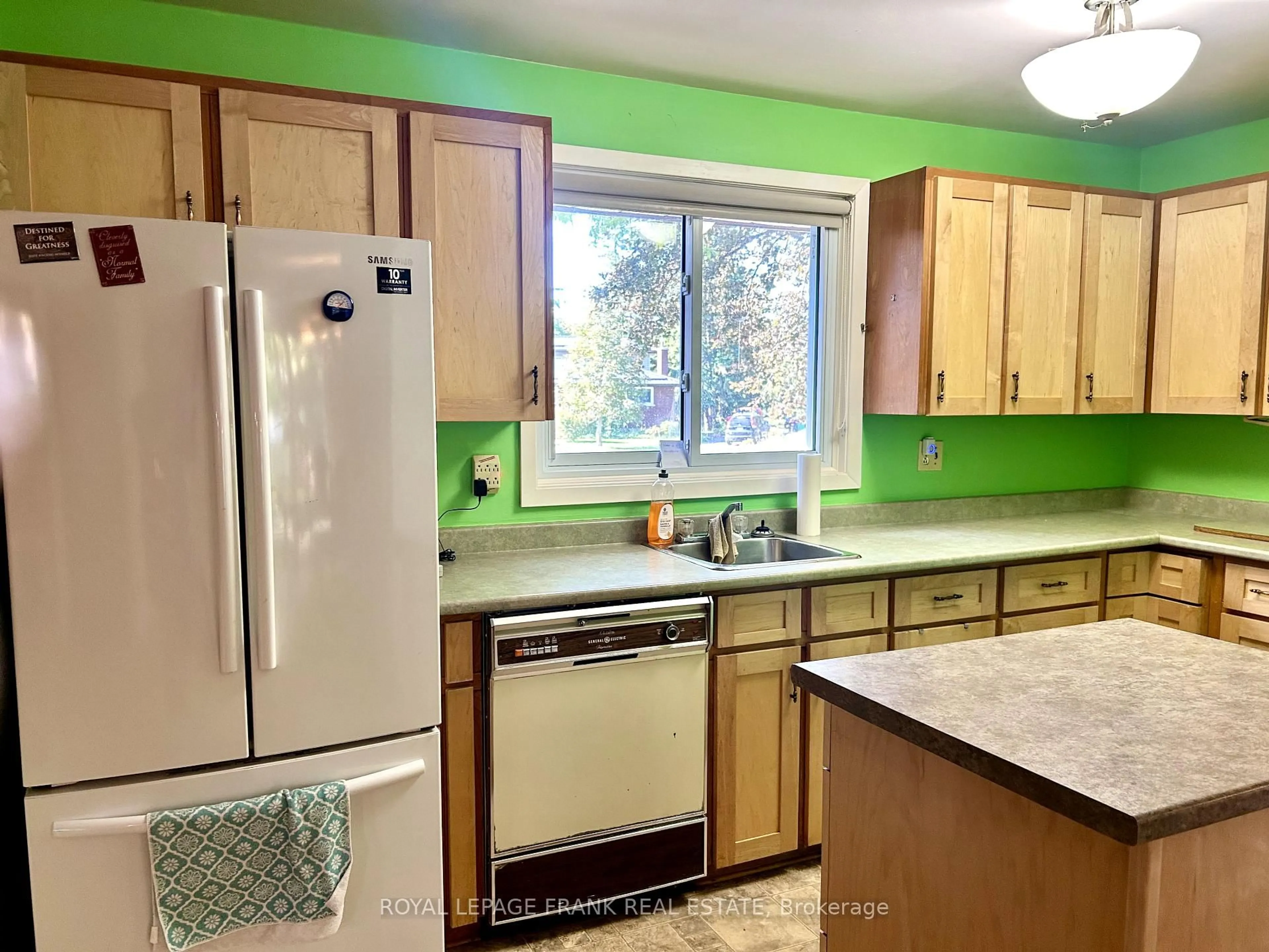 Standard kitchen, unknown for 4 Peary Pl, Peterborough Ontario K9H 6Y5