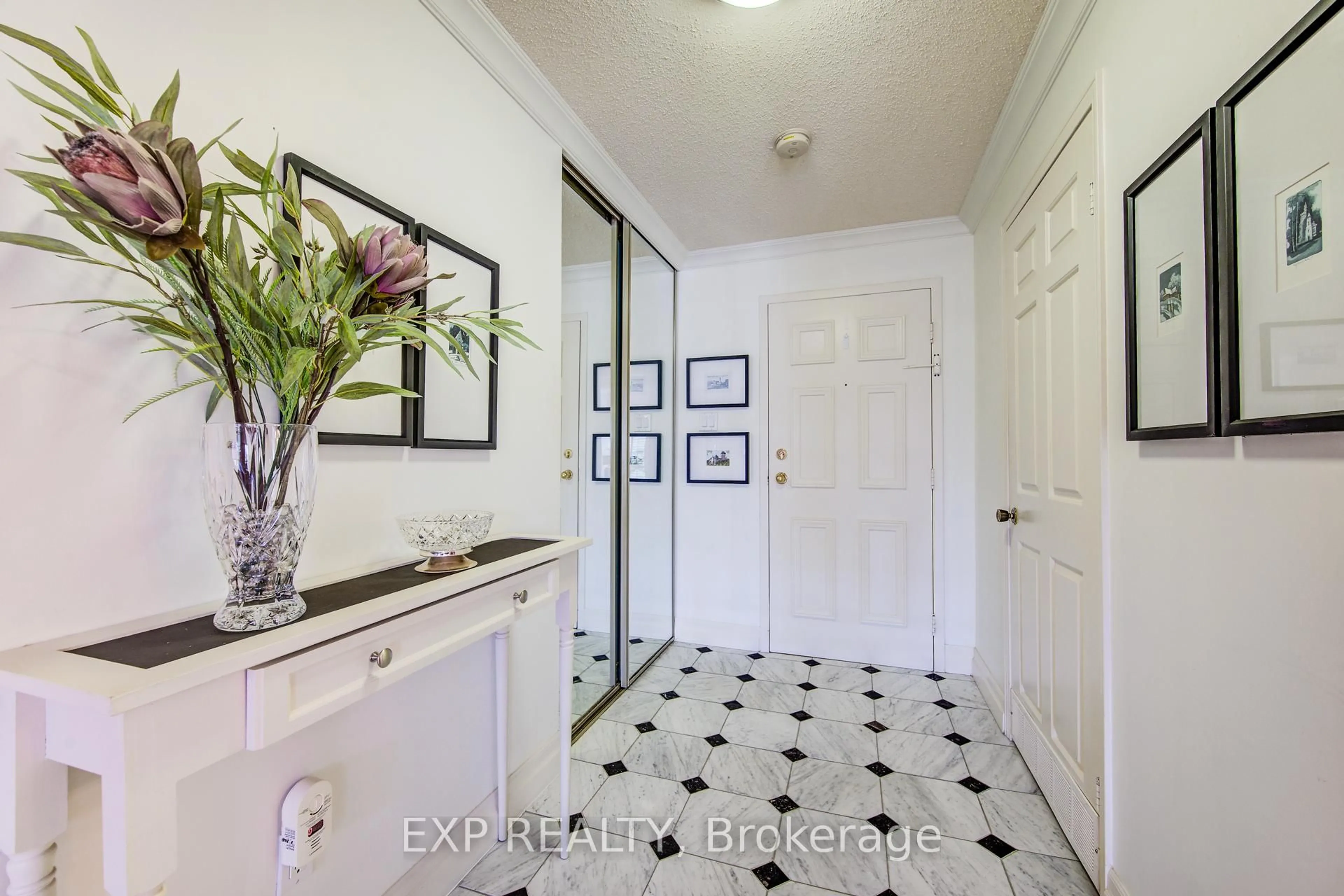 Indoor entryway for 54 Blue Springs Dr #41, Waterloo Ontario N2J 4M4