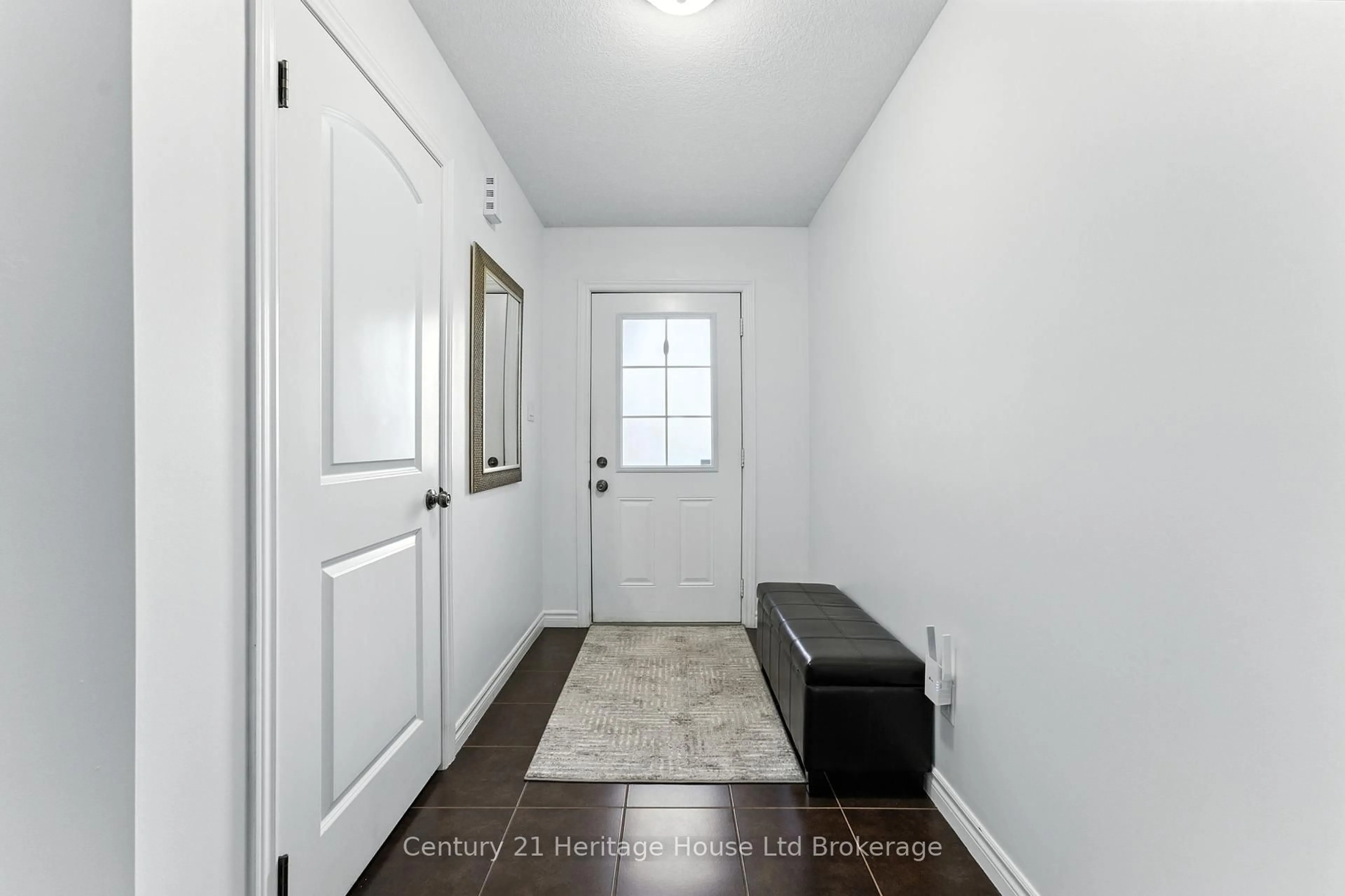 Indoor entryway for 107 Applewood St, Blandford-Blenheim Ontario N0J 1S0