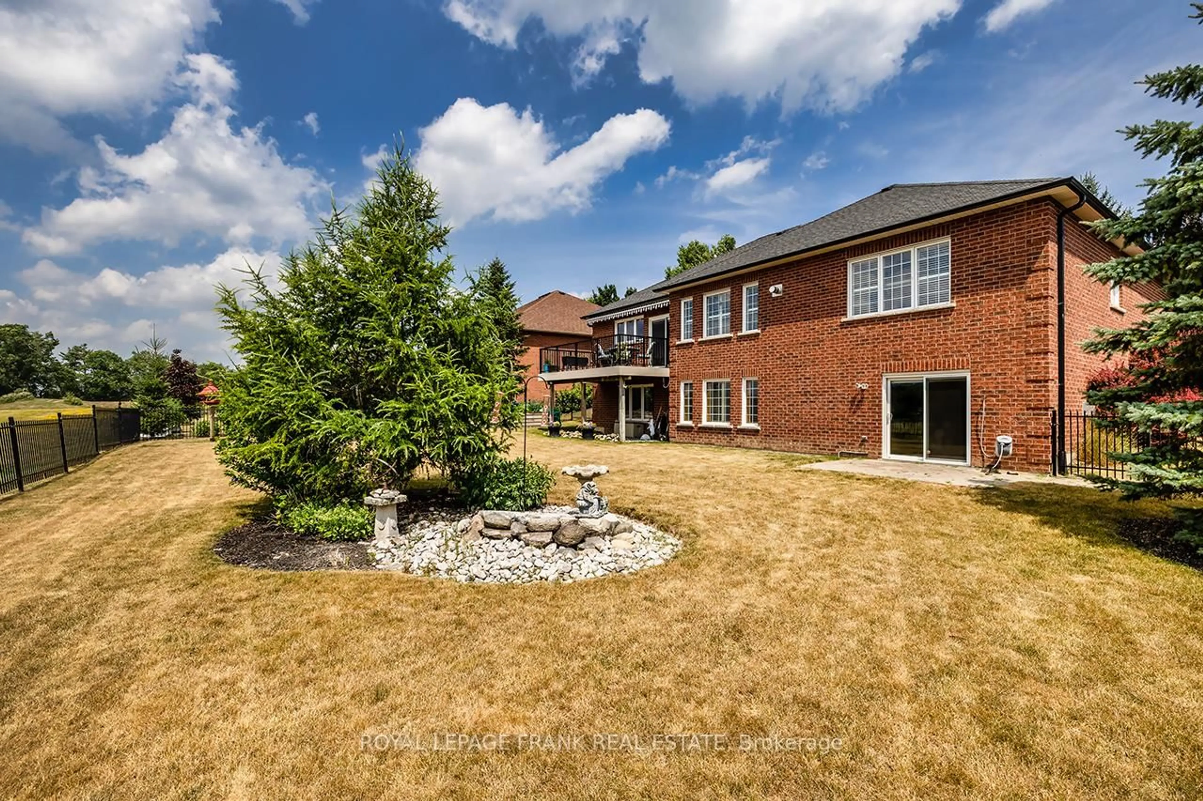 A pic from outside/outdoor area/front of a property/back of a property/a pic from drone, building for 202 Southcrest Dr, Kawartha Lakes Ontario L0C 1G0