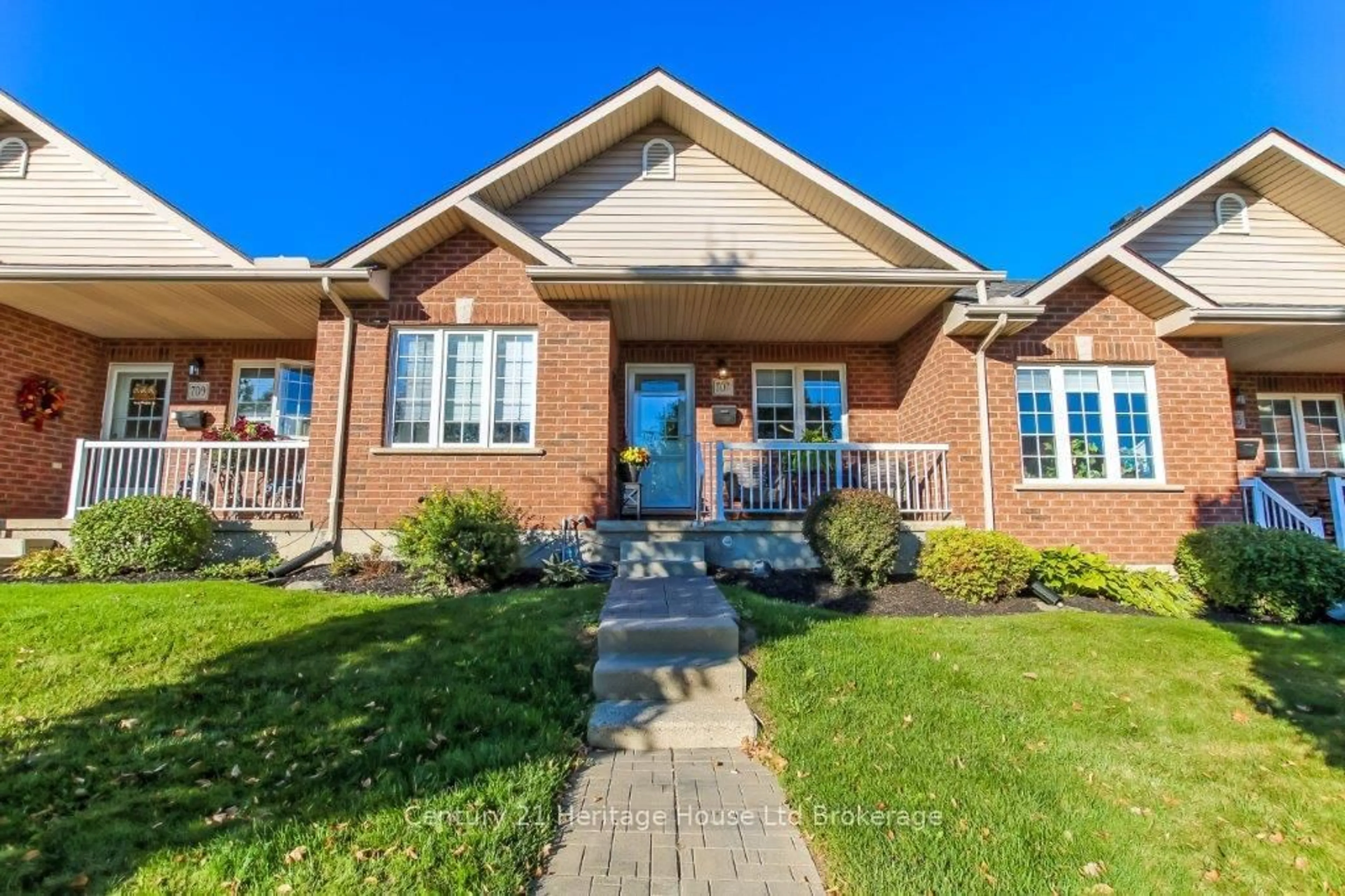 Home with brick exterior material, street for 707 Southwood Way, Woodstock Ontario N4V 1H5