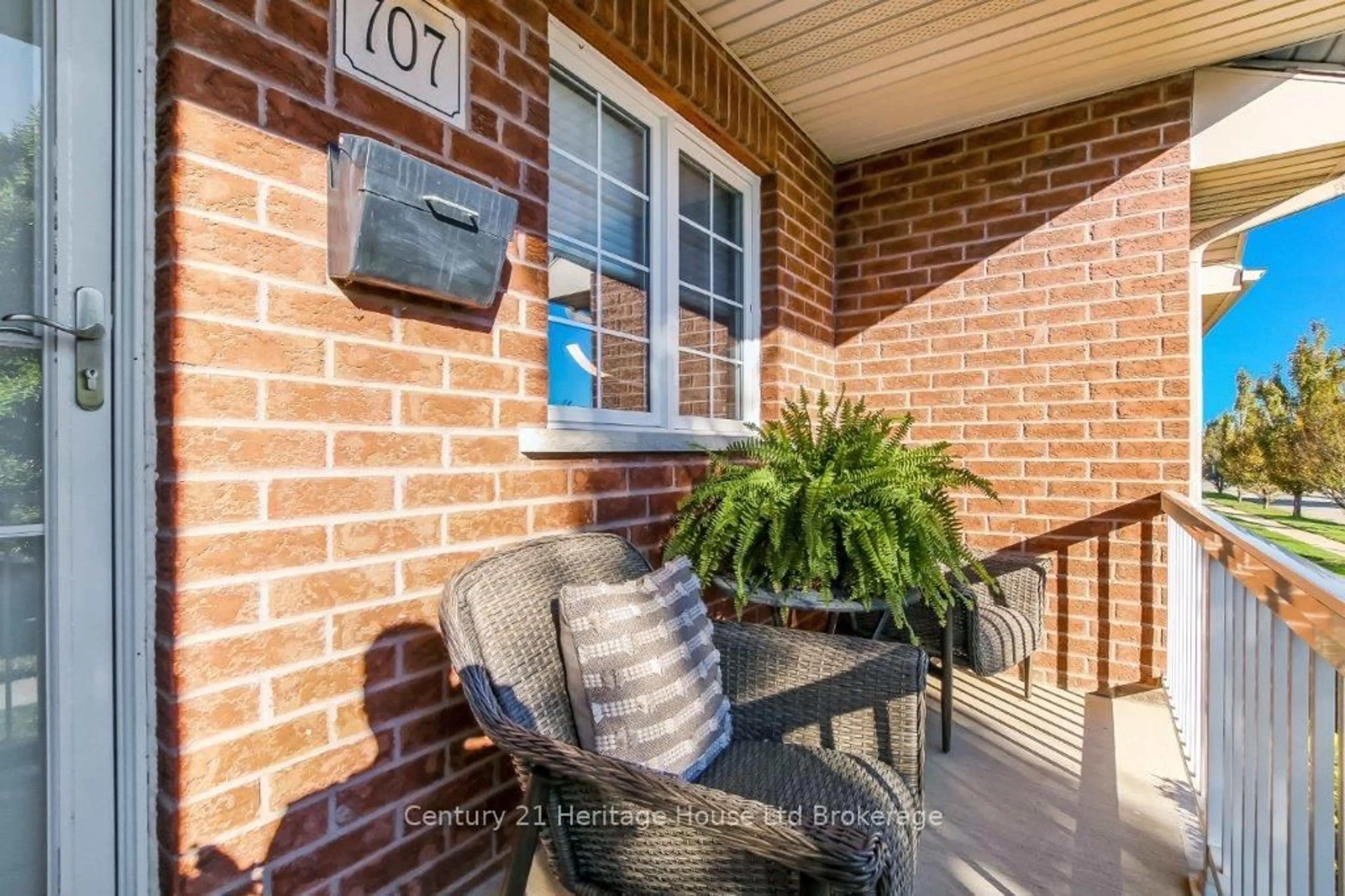 Unknown for 707 Southwood Way, Woodstock Ontario N4V 1H5