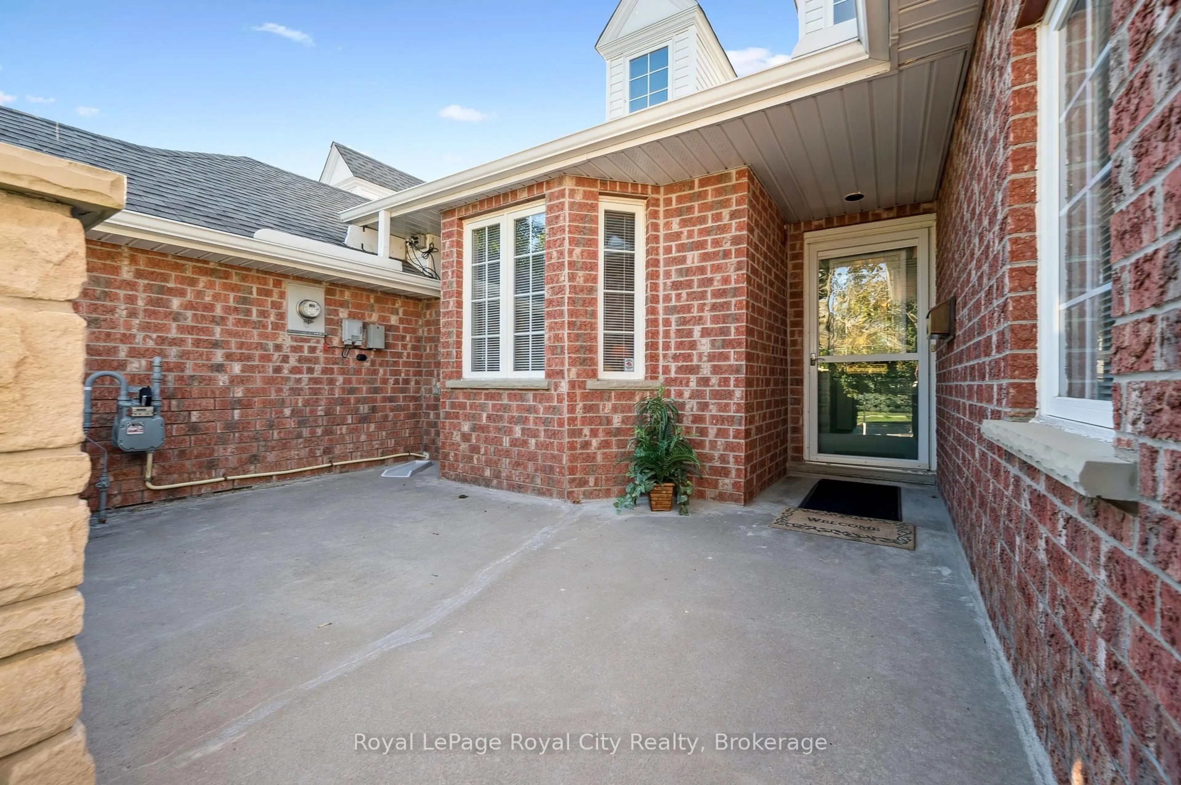 Home with brick exterior material, street for 17 Terraview Cres, Guelph Ontario N1G 5A7