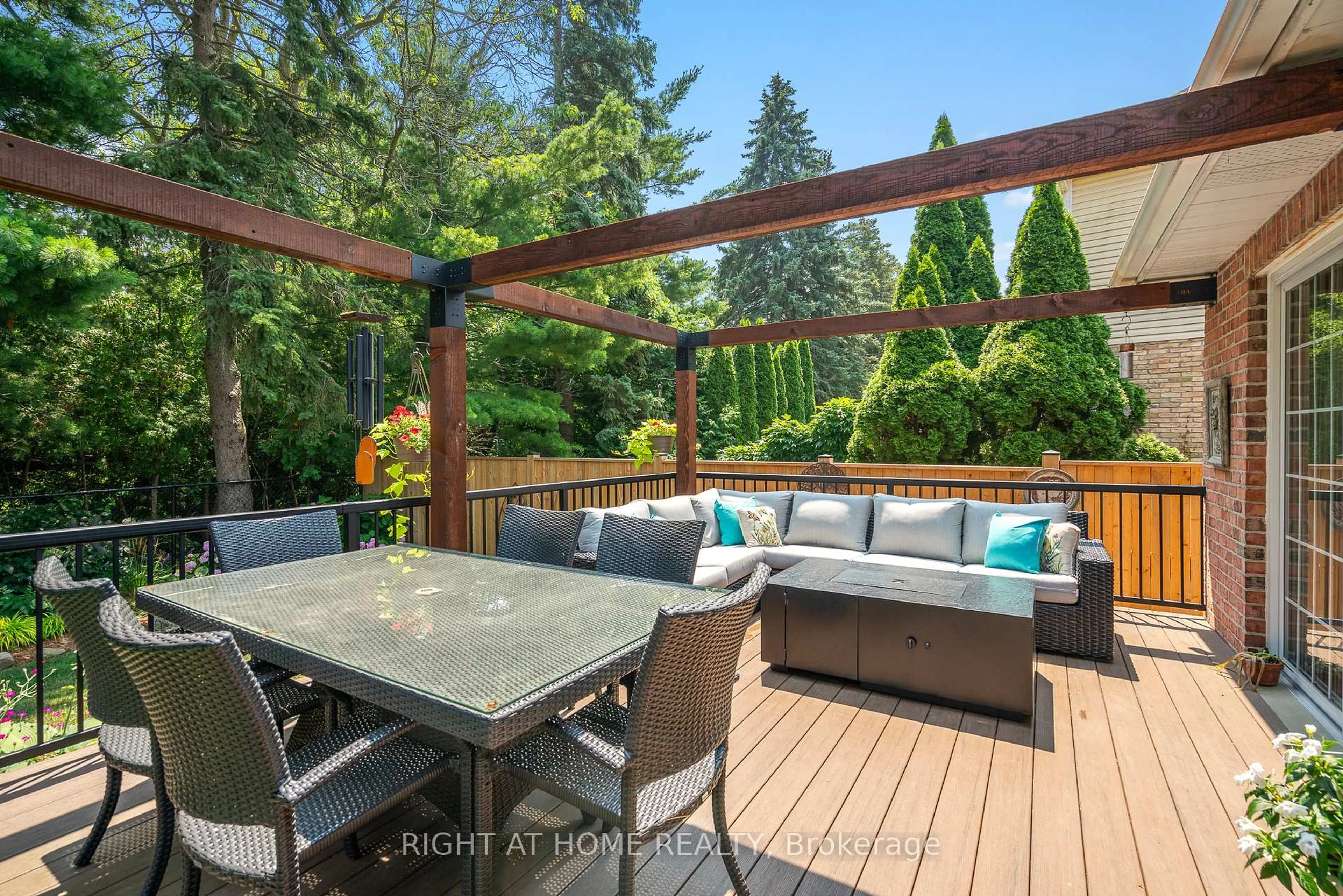 Patio, unknown for 26 Park Crt, Niagara-on-the-Lake Ontario L0S 1J0