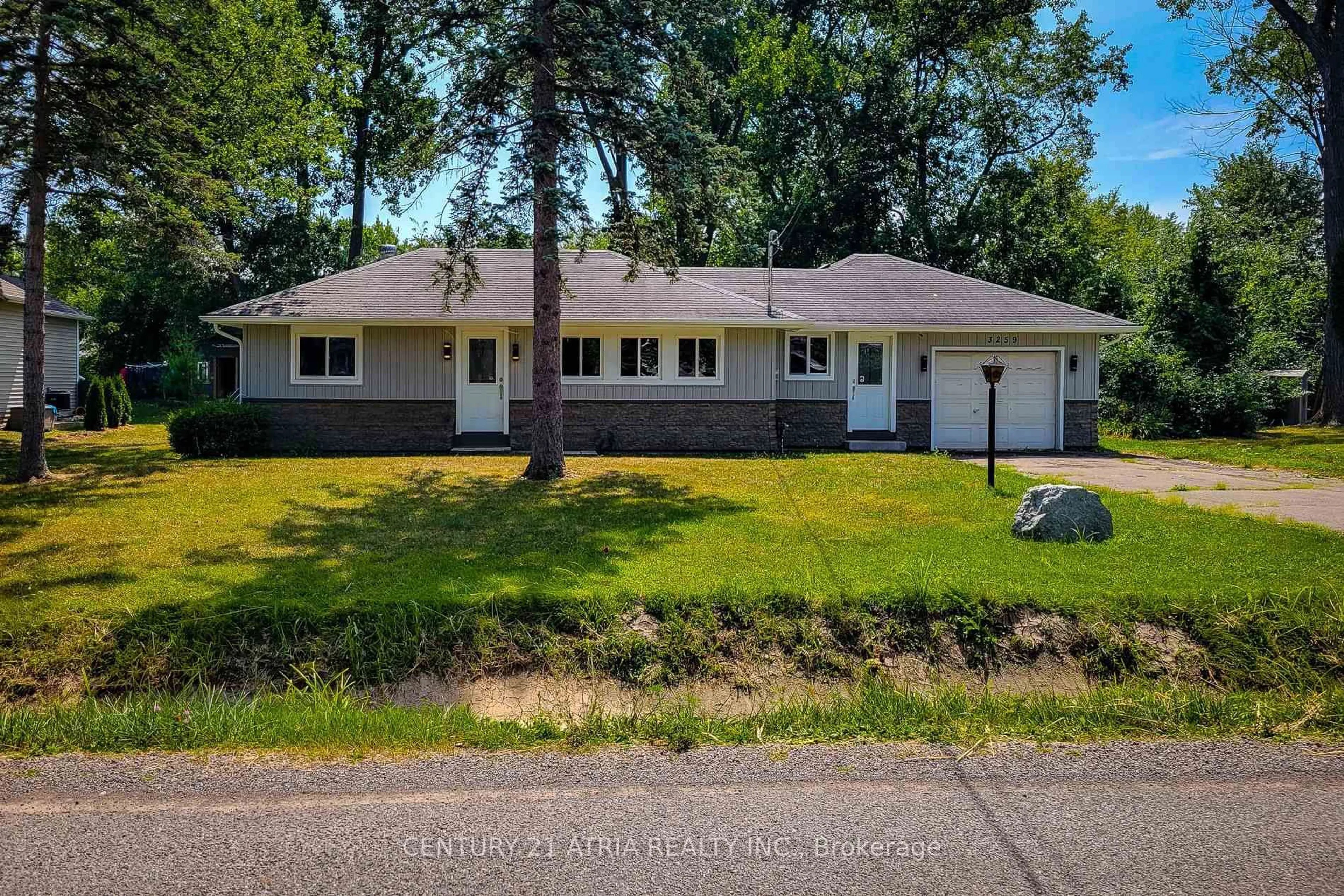 Home with vinyl exterior material, street for 3259 Poplar Ave, Fort Erie Ontario L0S 1S0