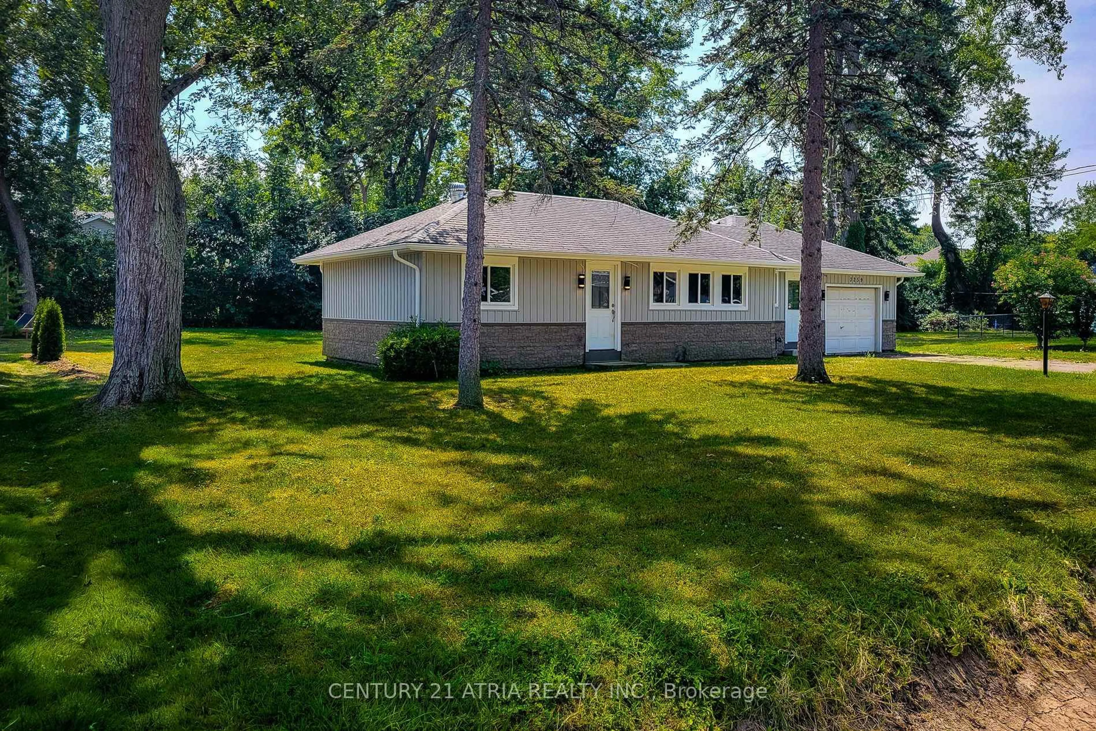 A pic from outside/outdoor area/front of a property/back of a property/a pic from drone, unknown for 3259 Poplar Ave, Fort Erie Ontario L0S 1S0
