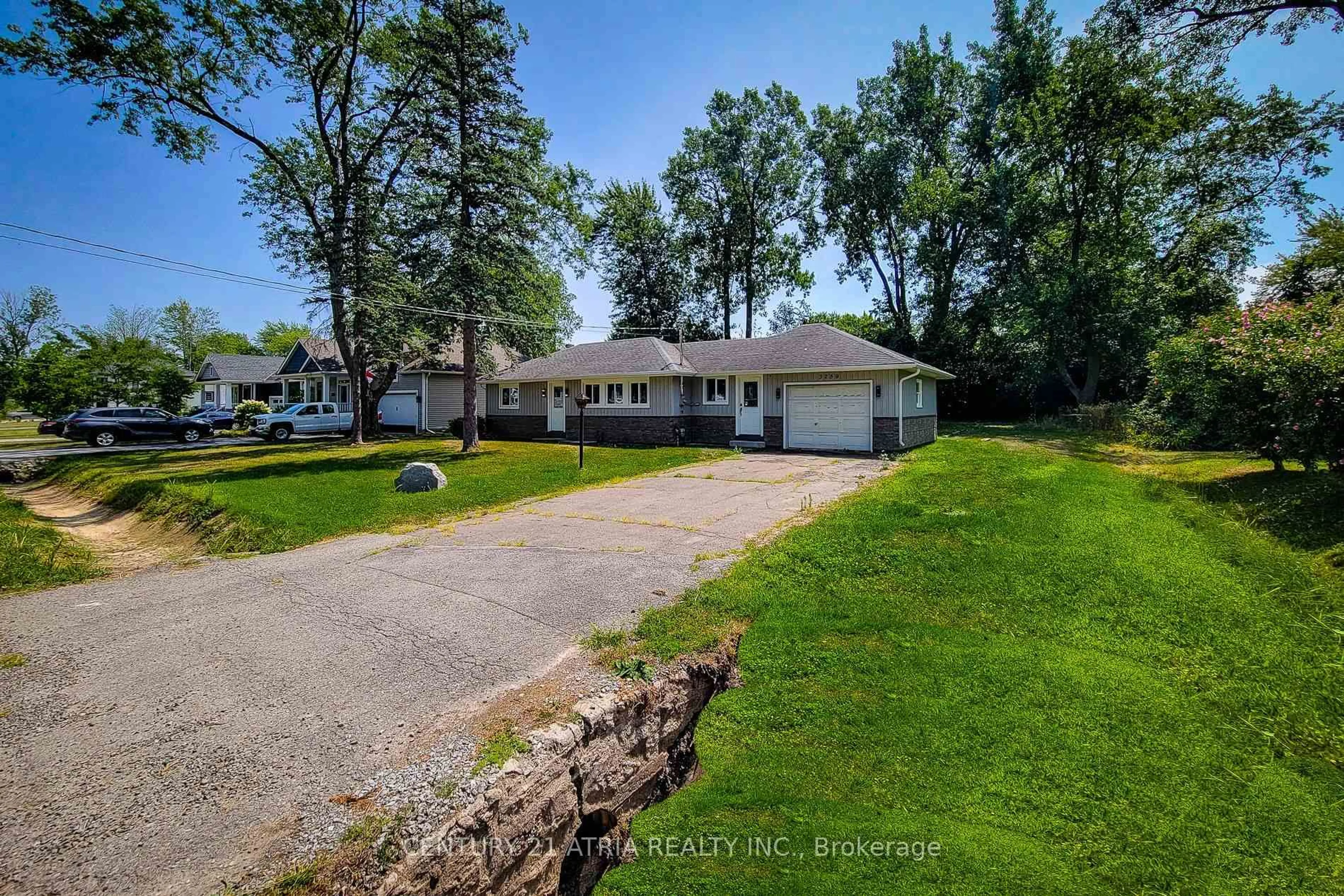 A pic from outside/outdoor area/front of a property/back of a property/a pic from drone, unknown for 3259 Poplar Ave, Fort Erie Ontario L0S 1S0