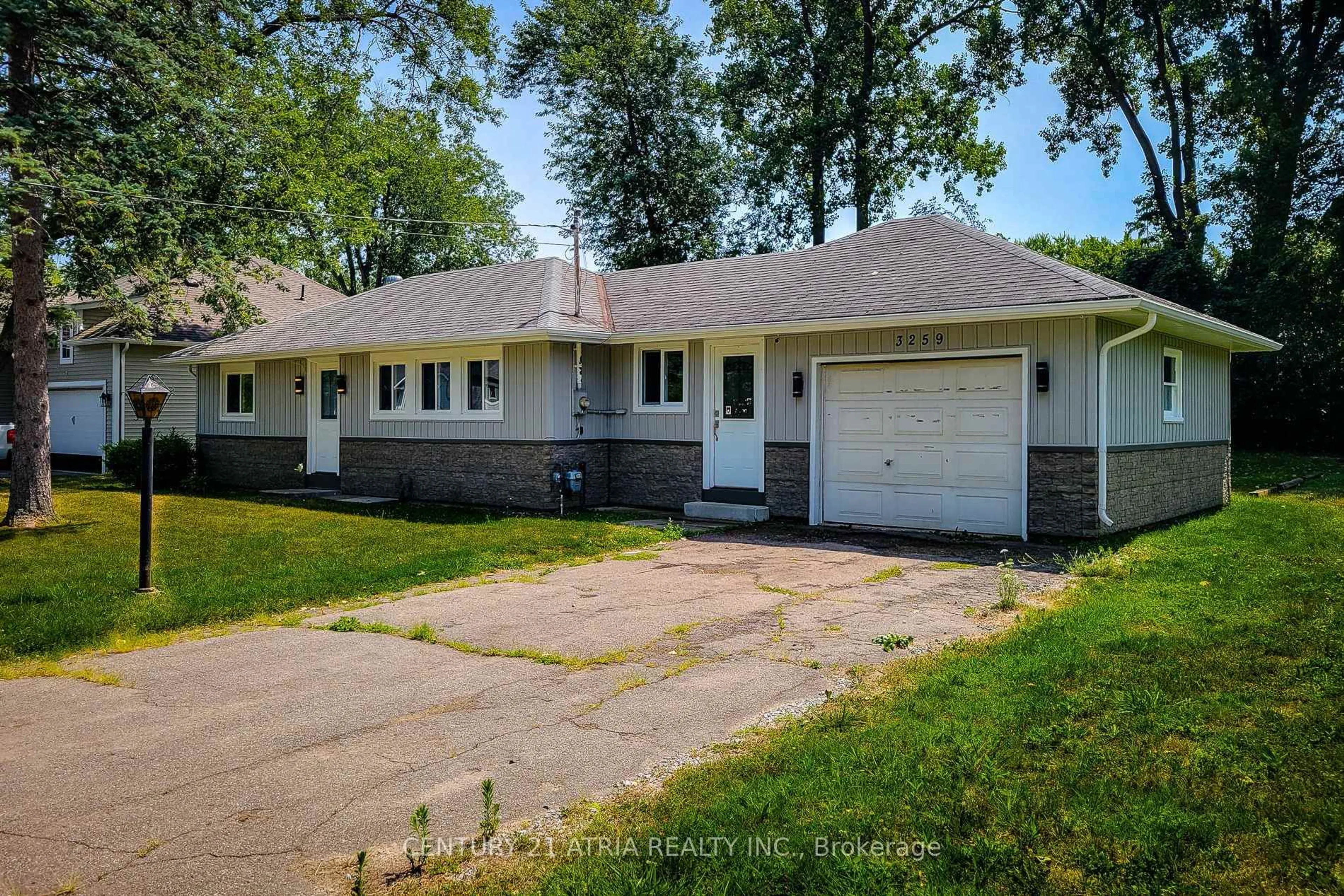 Home with vinyl exterior material, street for 3259 Poplar Ave, Fort Erie Ontario L0S 1S0
