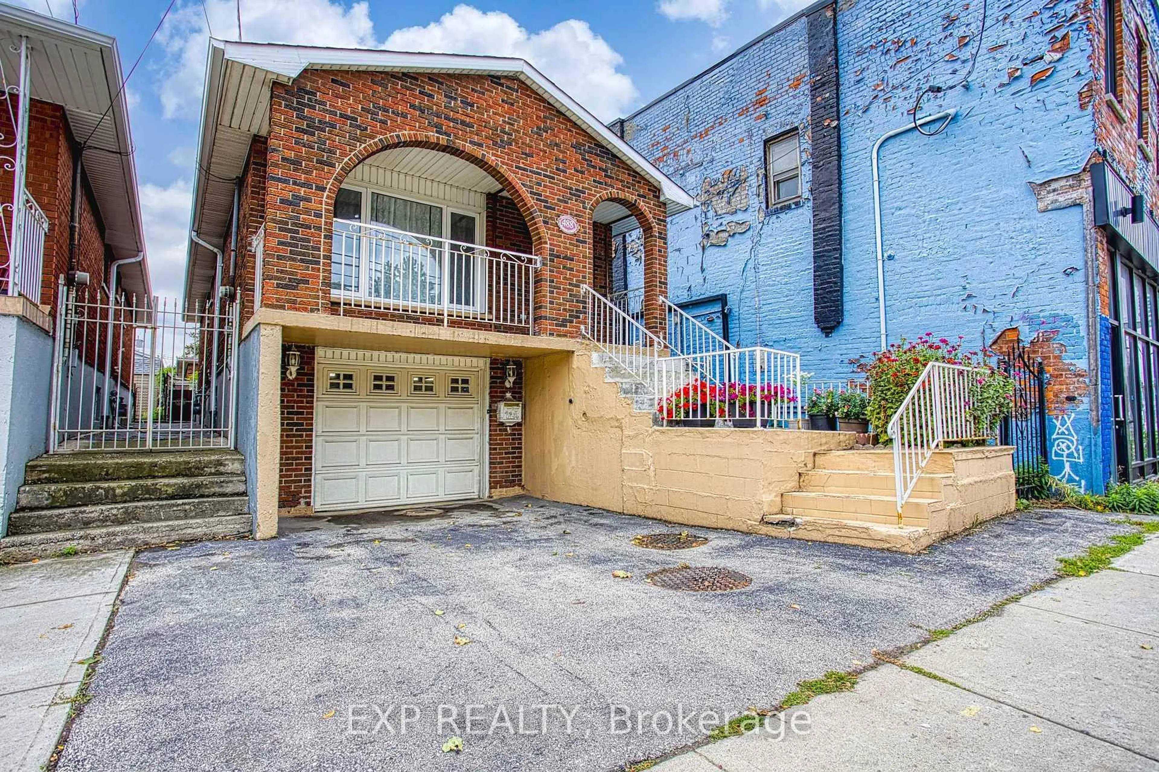 A pic from outside/outdoor area/front of a property/back of a property/a pic from drone, street for 488 Barton St, Hamilton Ontario L8L 2Y8