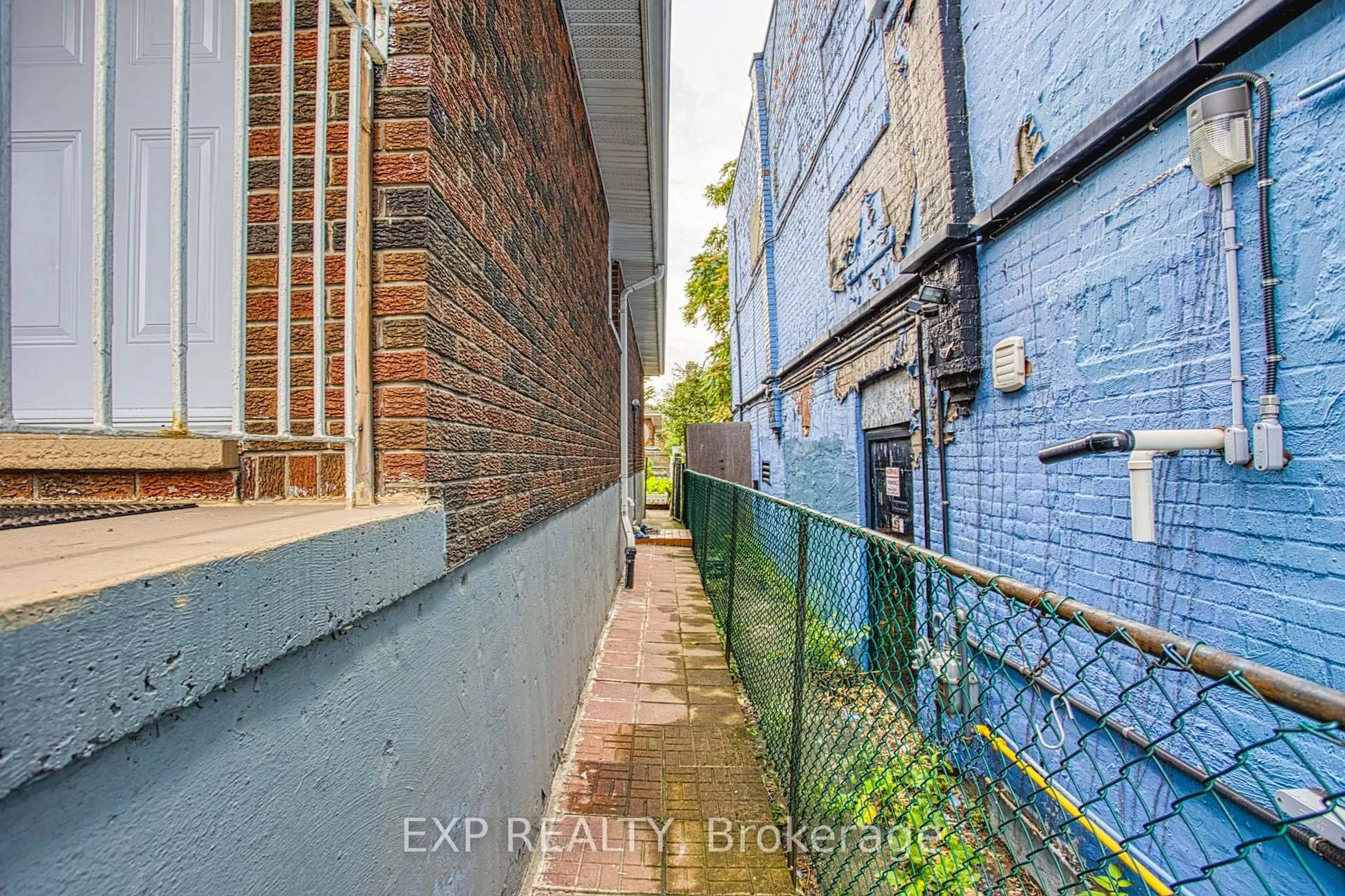 Unknown for 488 Barton St, Hamilton Ontario L8L 2Y8