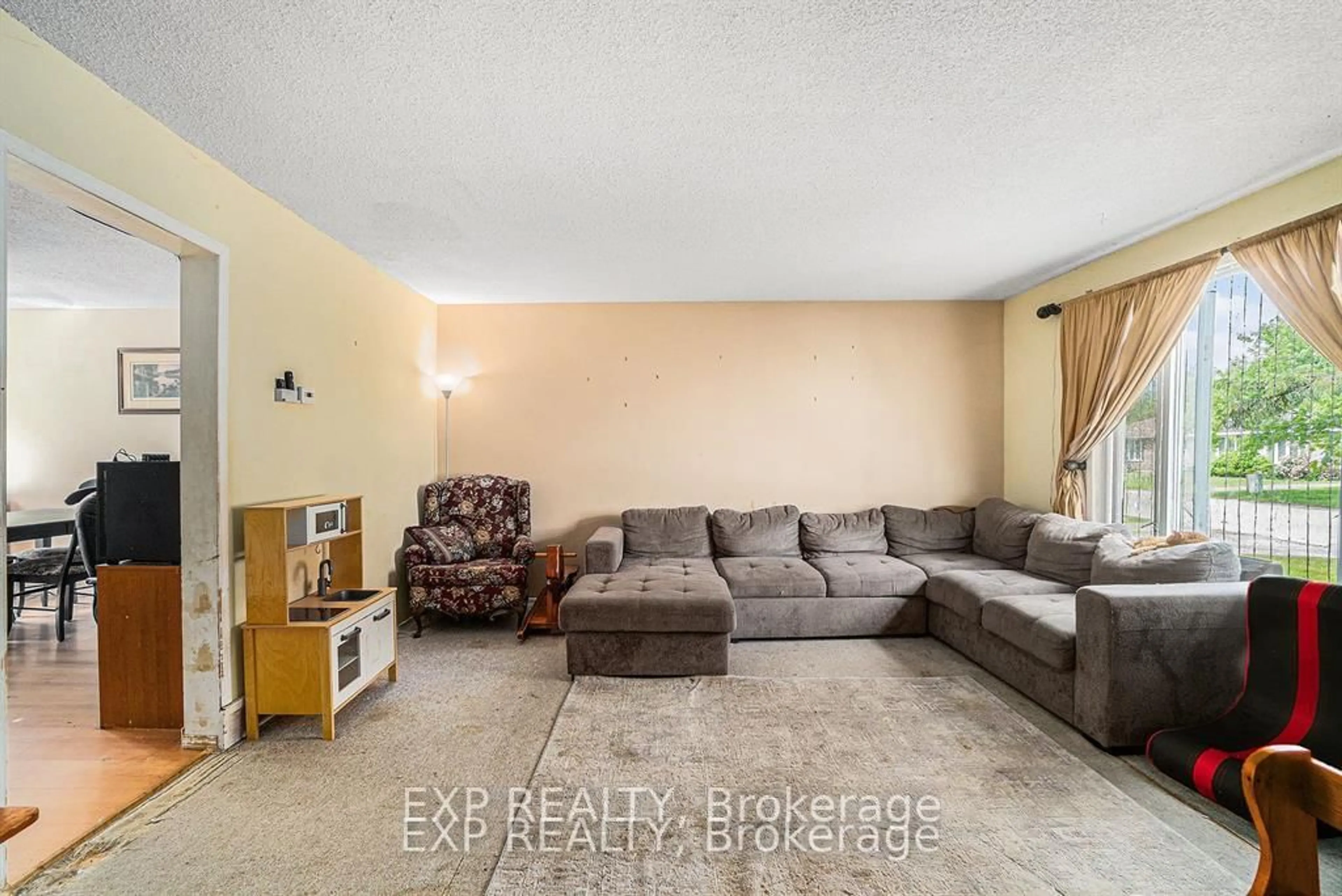 Living room with furniture, unknown for 983 MacKenzie Rd, Prescott Ontario K0G 1T0