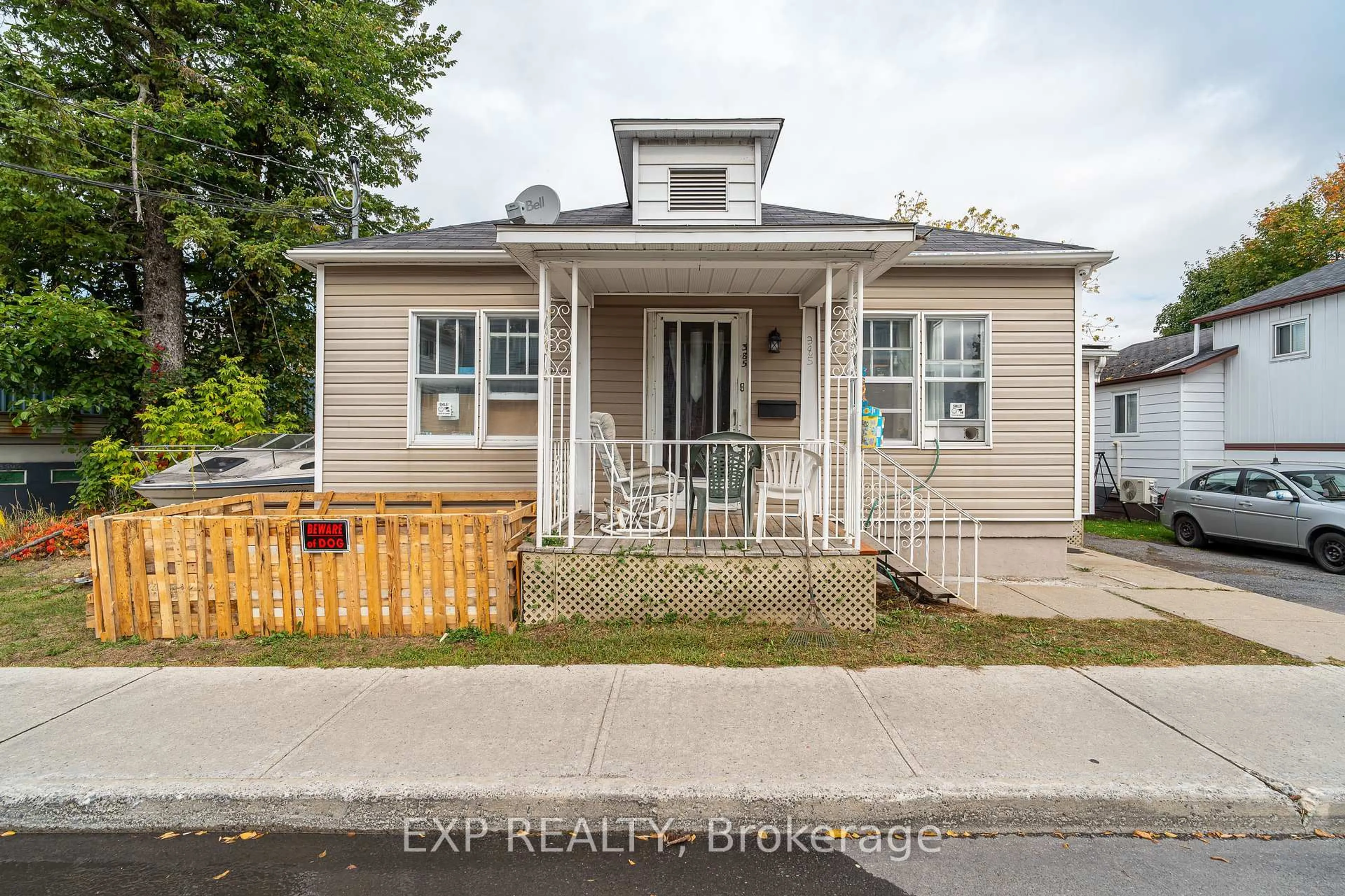 Home with vinyl exterior material, street for 385-387 Regent St, Hawkesbury Ontario K6A 1G1