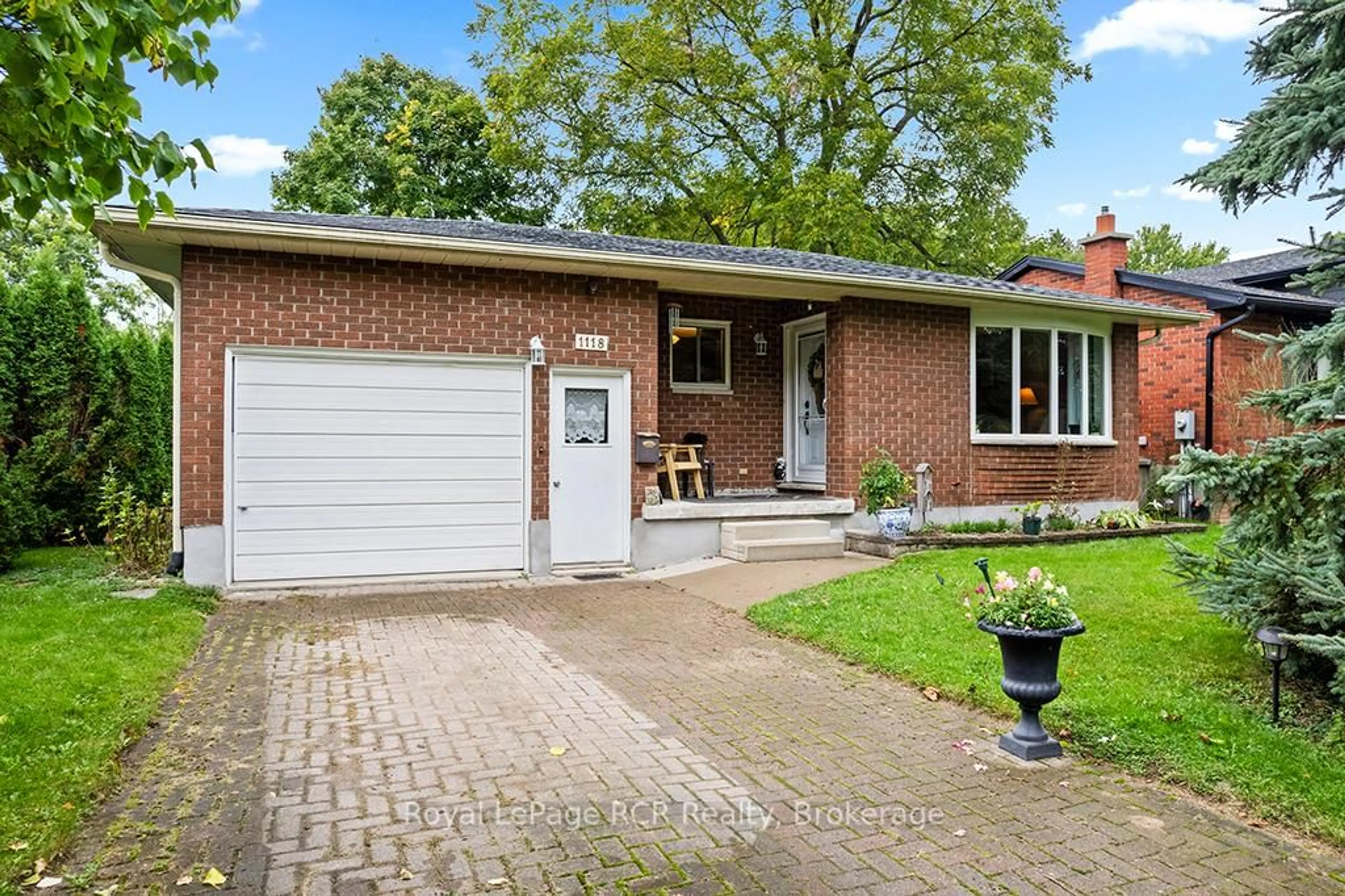 Home with brick exterior material, street for 1118 6th Ave, Owen Sound Ontario N4K 5H1