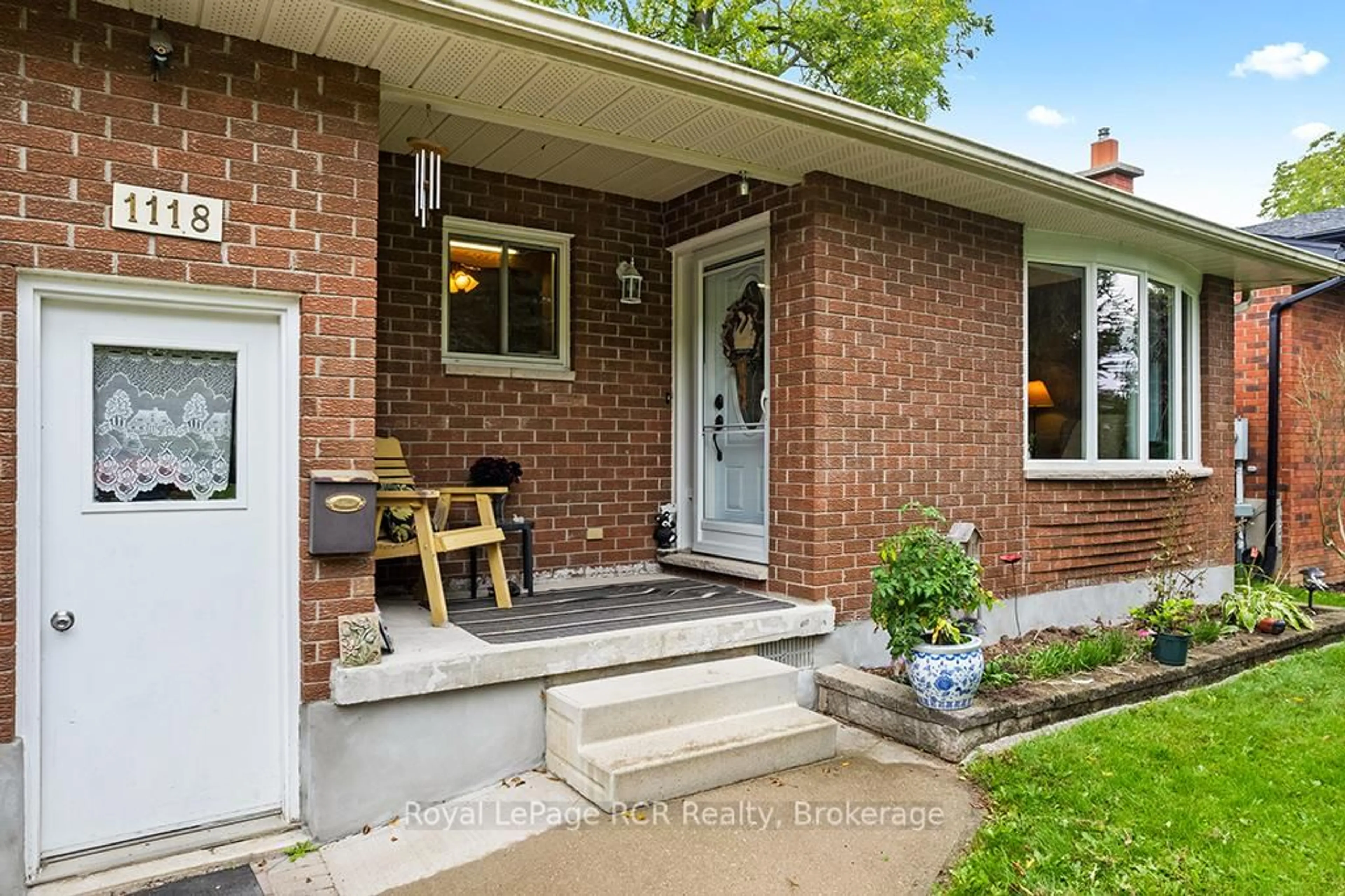 Home with brick exterior material, street for 1118 6th Ave, Owen Sound Ontario N4K 5H1