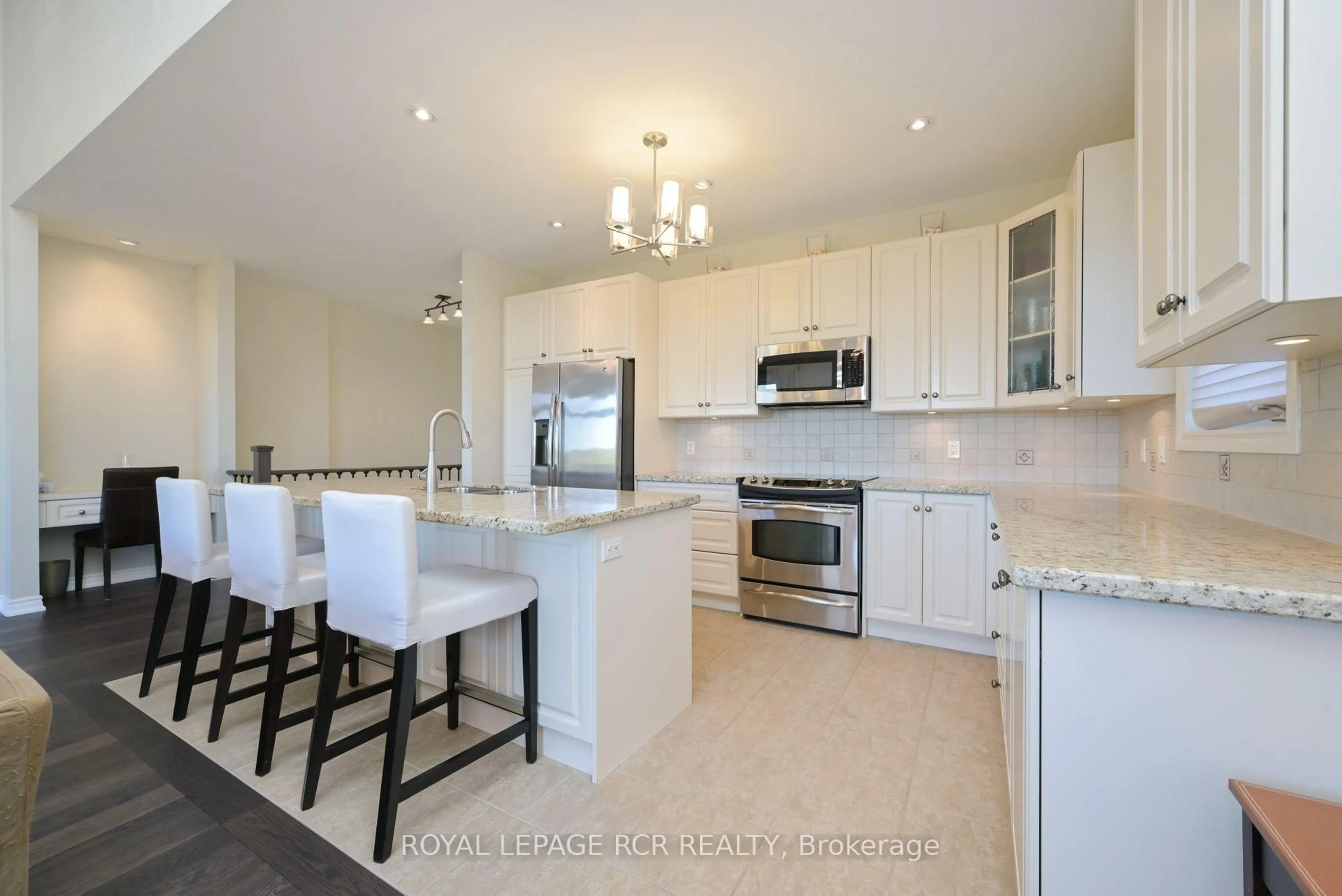 Open concept kitchen, ceramic/tile floor for 200 Kingfisher Dr #47, Mono Ontario L9W 0B3