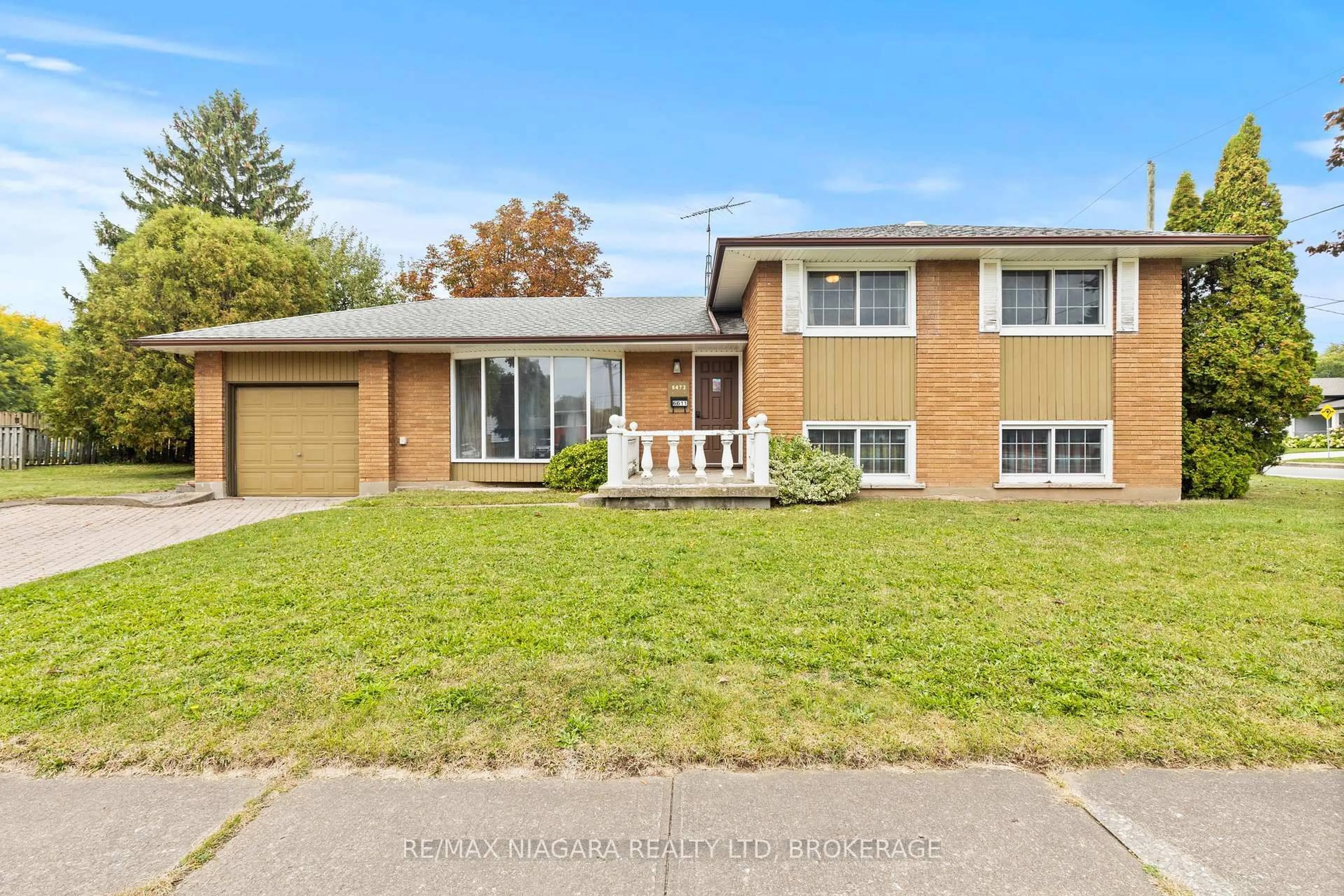 Home with brick exterior material, street for 6611 Margaret St, Niagara Falls Ontario L2G 2V1