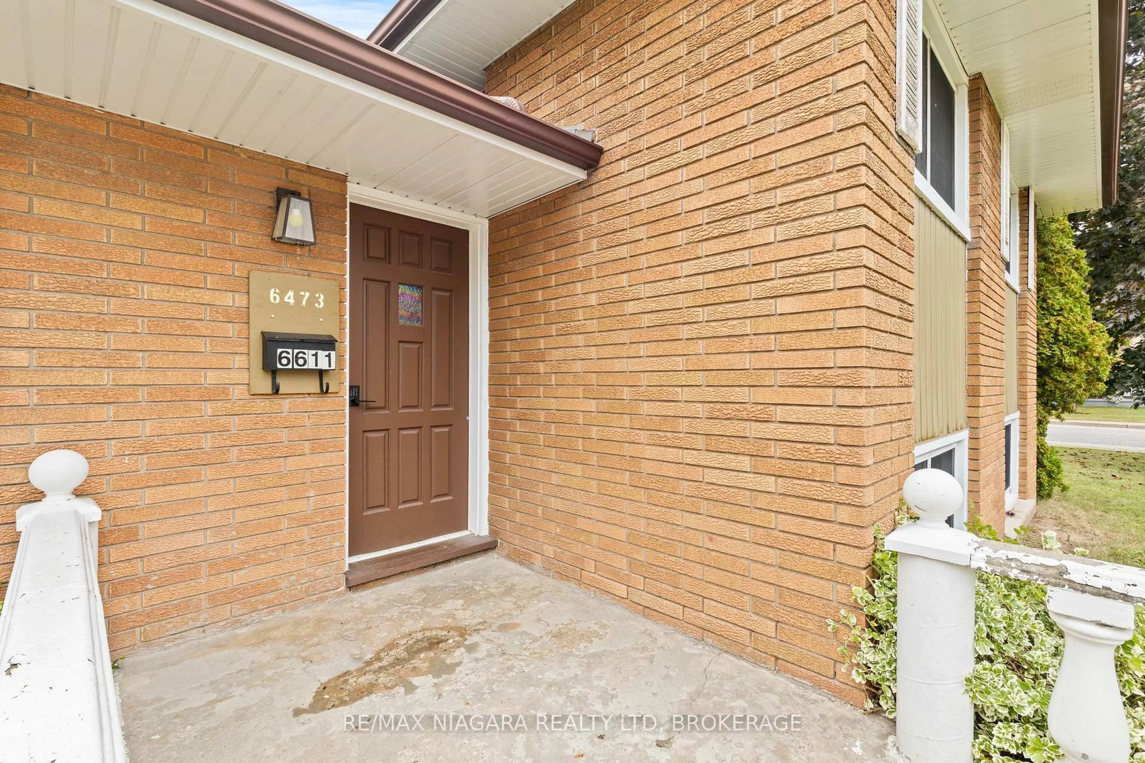 Home with brick exterior material, street for 6611 Margaret St, Niagara Falls Ontario L2G 2V1