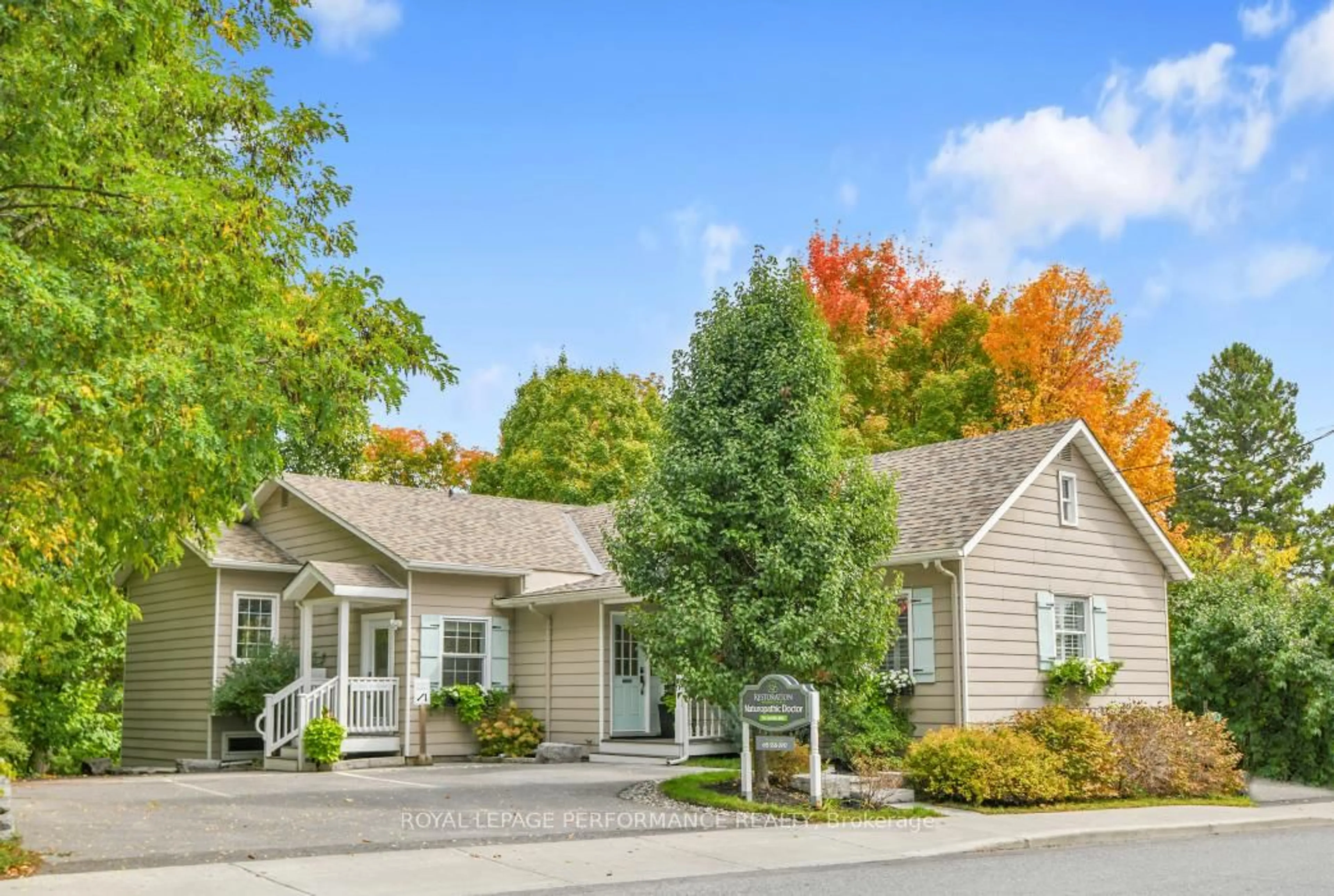 Home with vinyl exterior material, street for 5583 Manotick Main St, Ottawa Ontario K4M 1A9