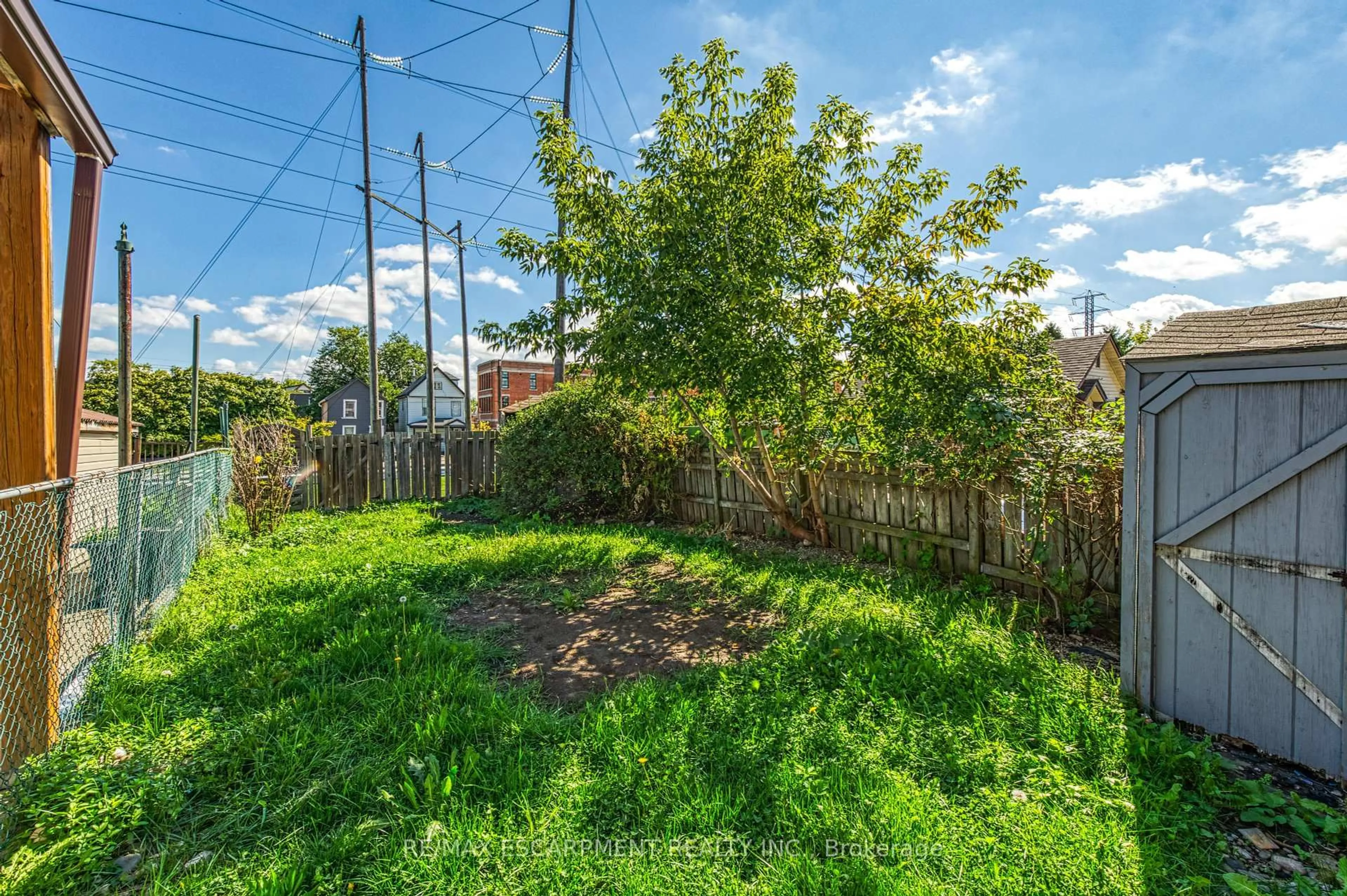 A pic from outside/outdoor area/front of a property/back of a property/a pic from drone, unknown for 36 Fullerton Ave, Hamilton Ontario L8L 6G8