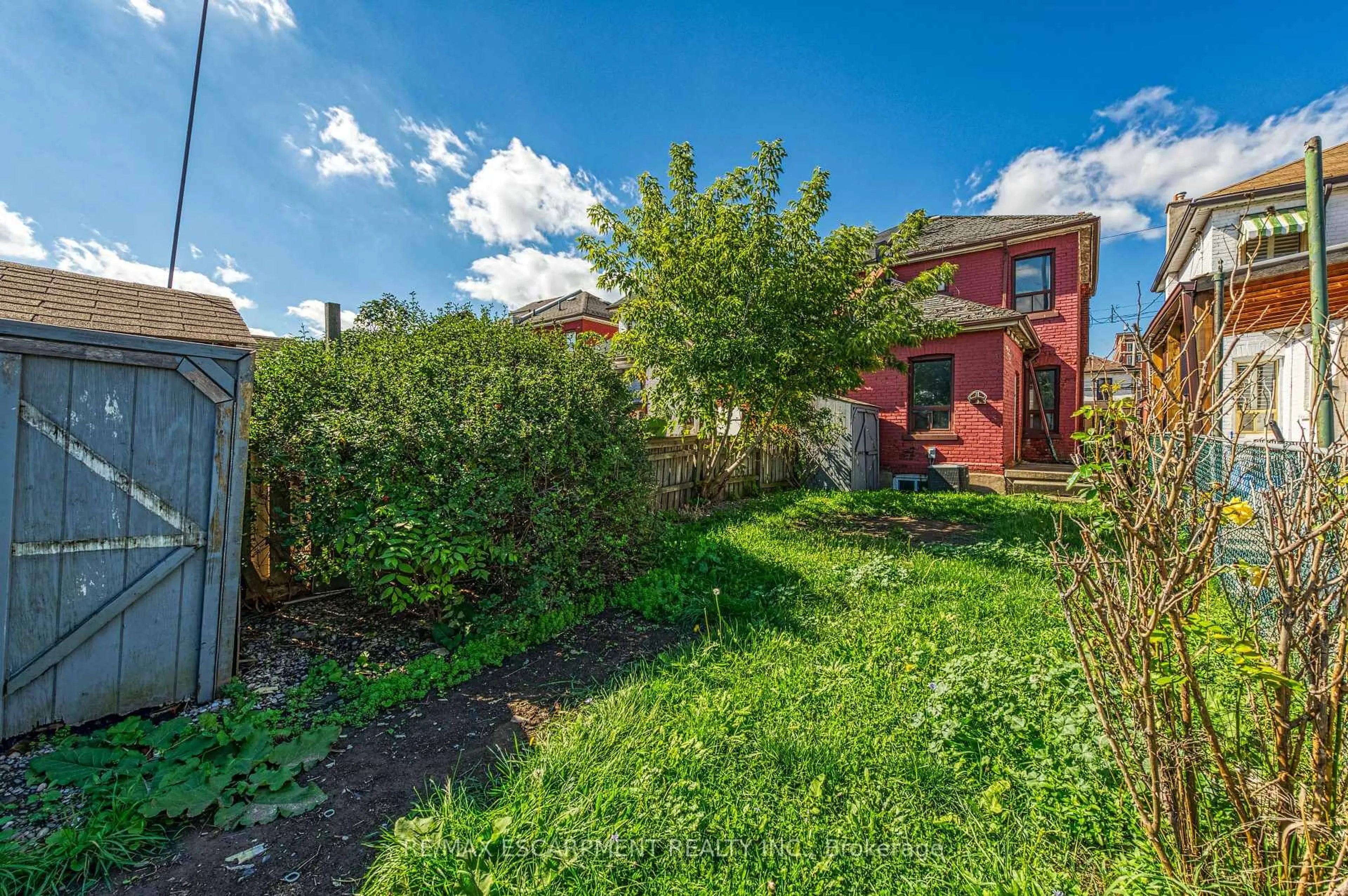A pic from outside/outdoor area/front of a property/back of a property/a pic from drone, street for 36 Fullerton Ave, Hamilton Ontario L8L 6G8