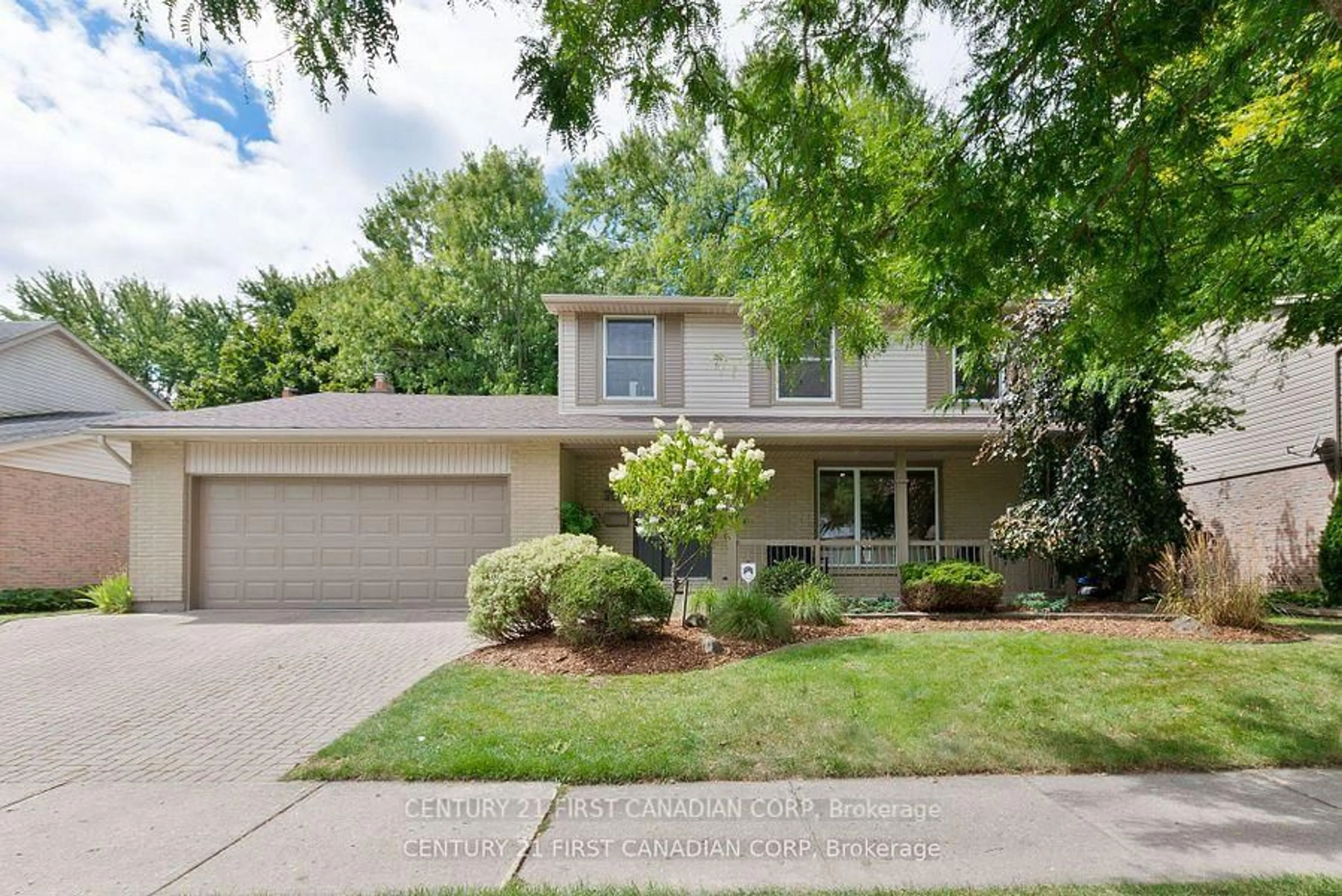Home with vinyl exterior material, street for 799 Farnham Rd, London South Ontario N6K 1R6